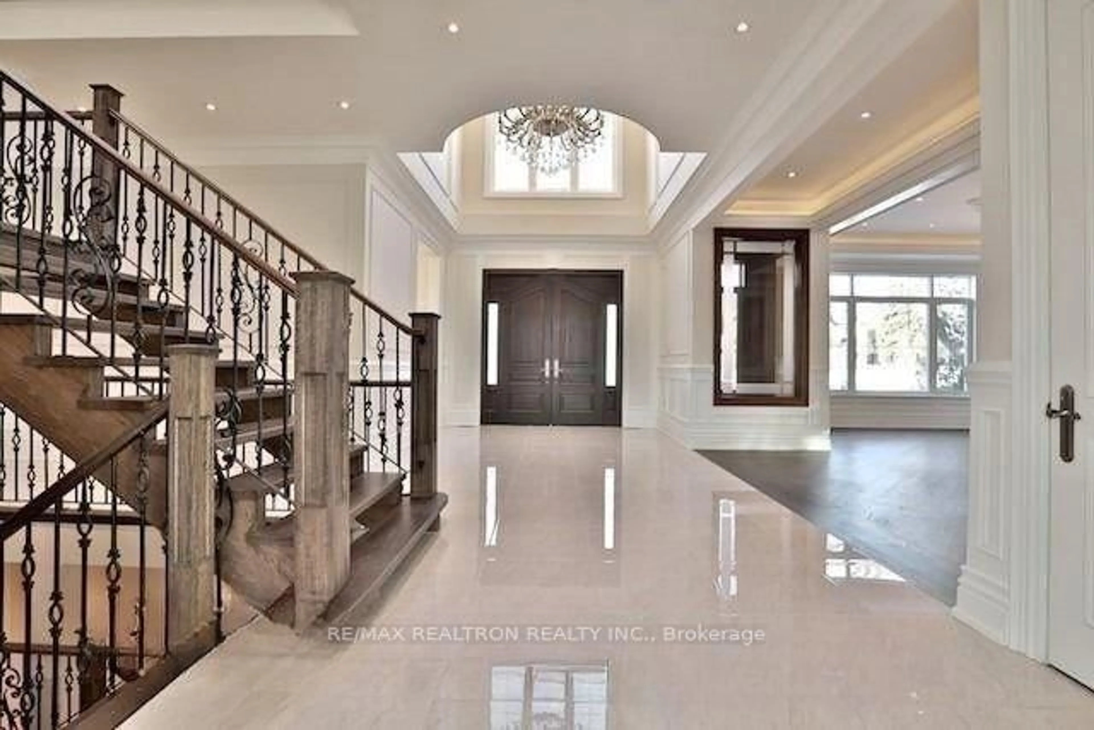 Indoor foyer for 267 Arnold Ave, Vaughan Ontario L4J 1C3