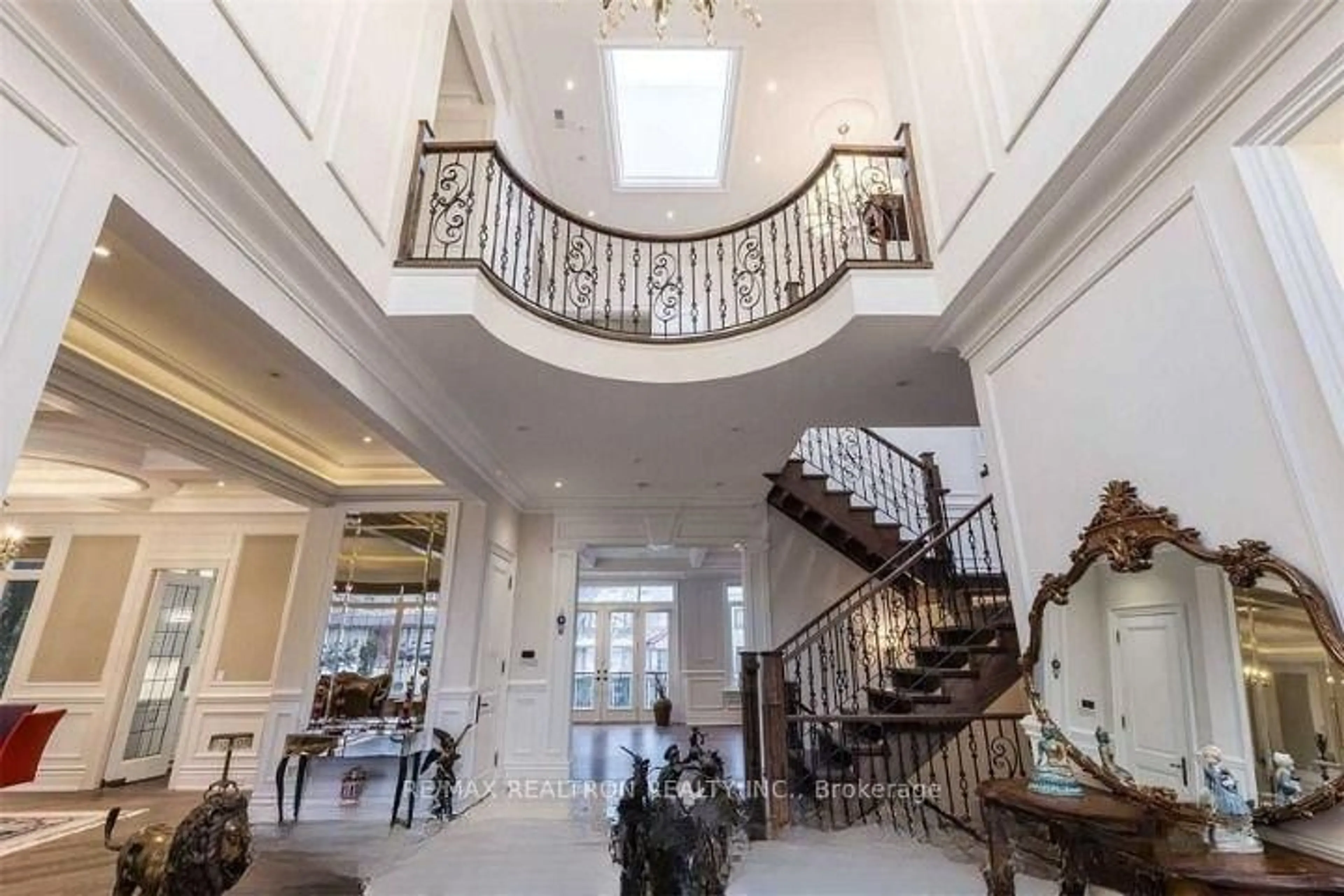 Indoor foyer for 267 Arnold Ave, Vaughan Ontario L4J 1C3