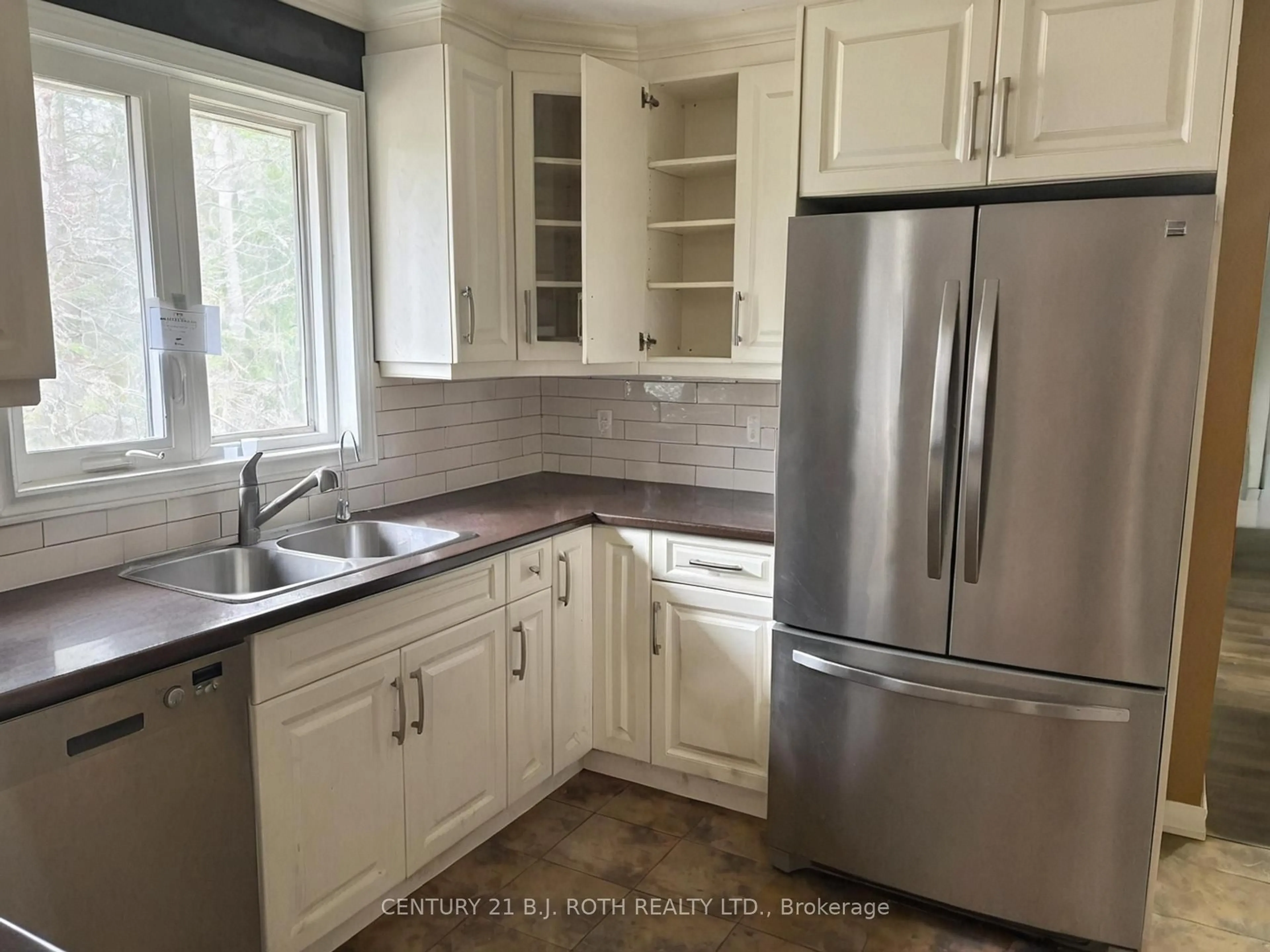 Open concept kitchen, ceramic/tile floor for 8709 8th Line, Essa Ontario L0M 1T0