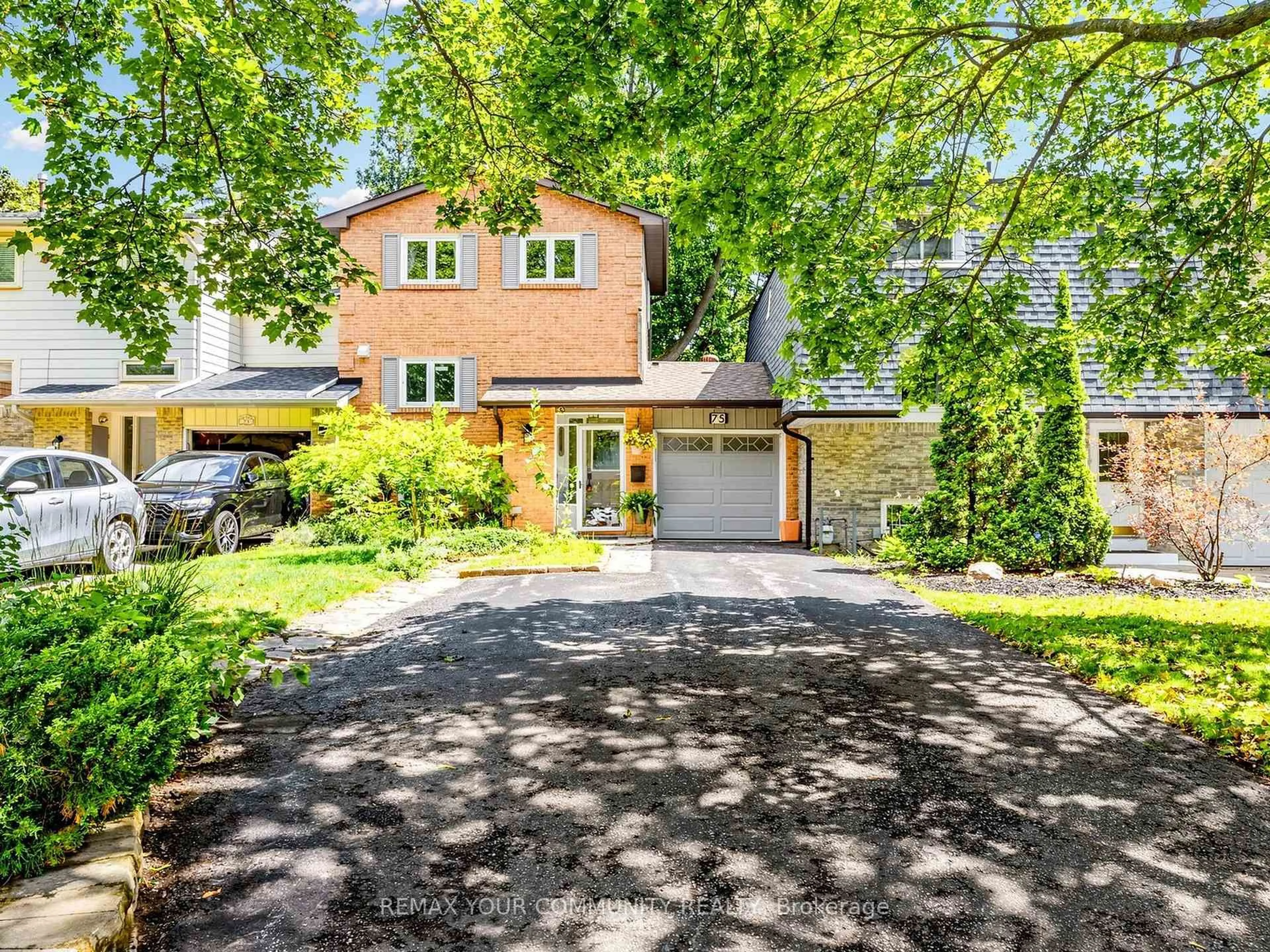 Home with brick exterior material, street for 75 St. Andrews Crt, Aurora Ontario L4G 3B2