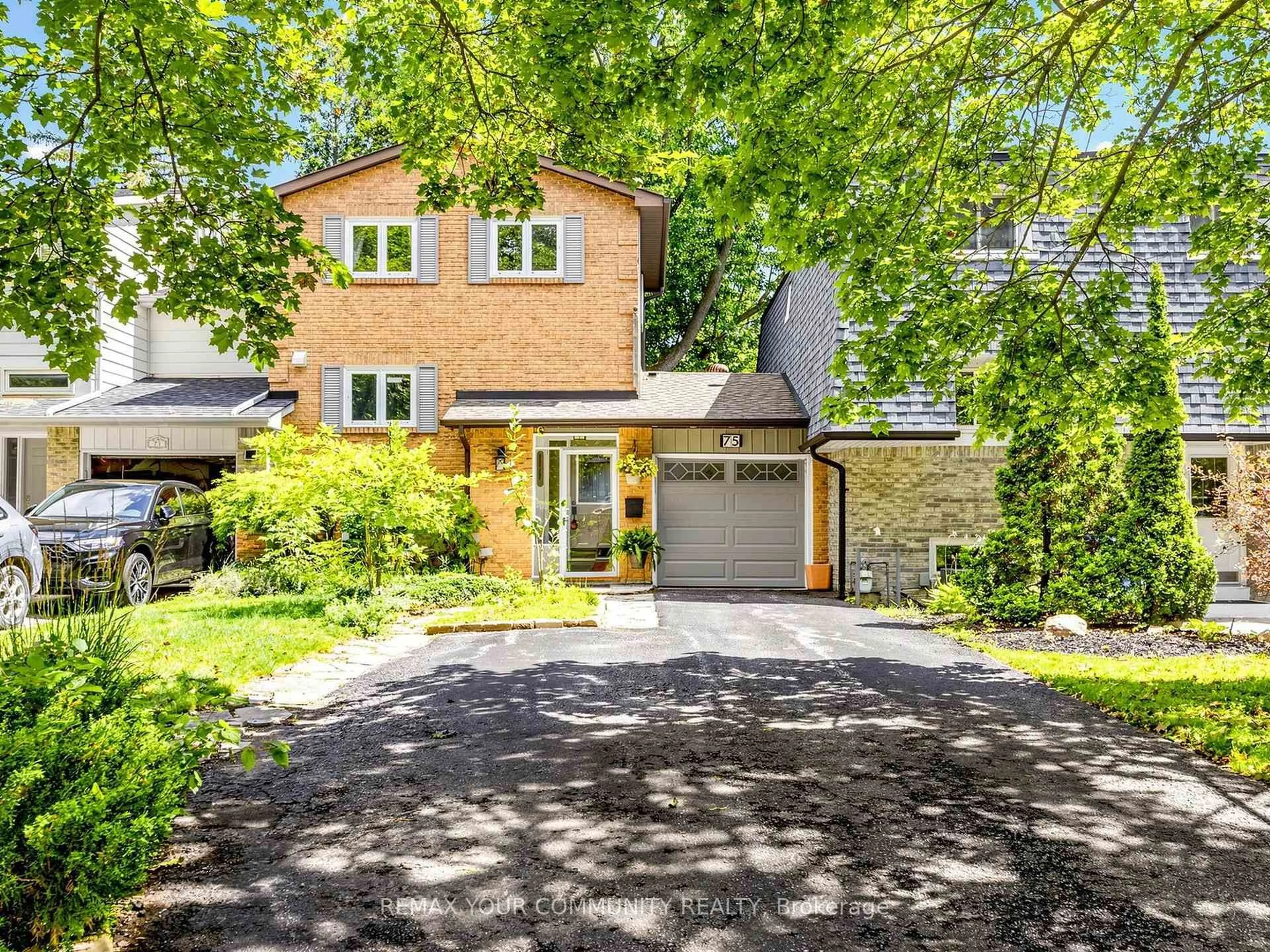Home with brick exterior material, street for 75 St. Andrews Crt, Aurora Ontario L4G 3B2