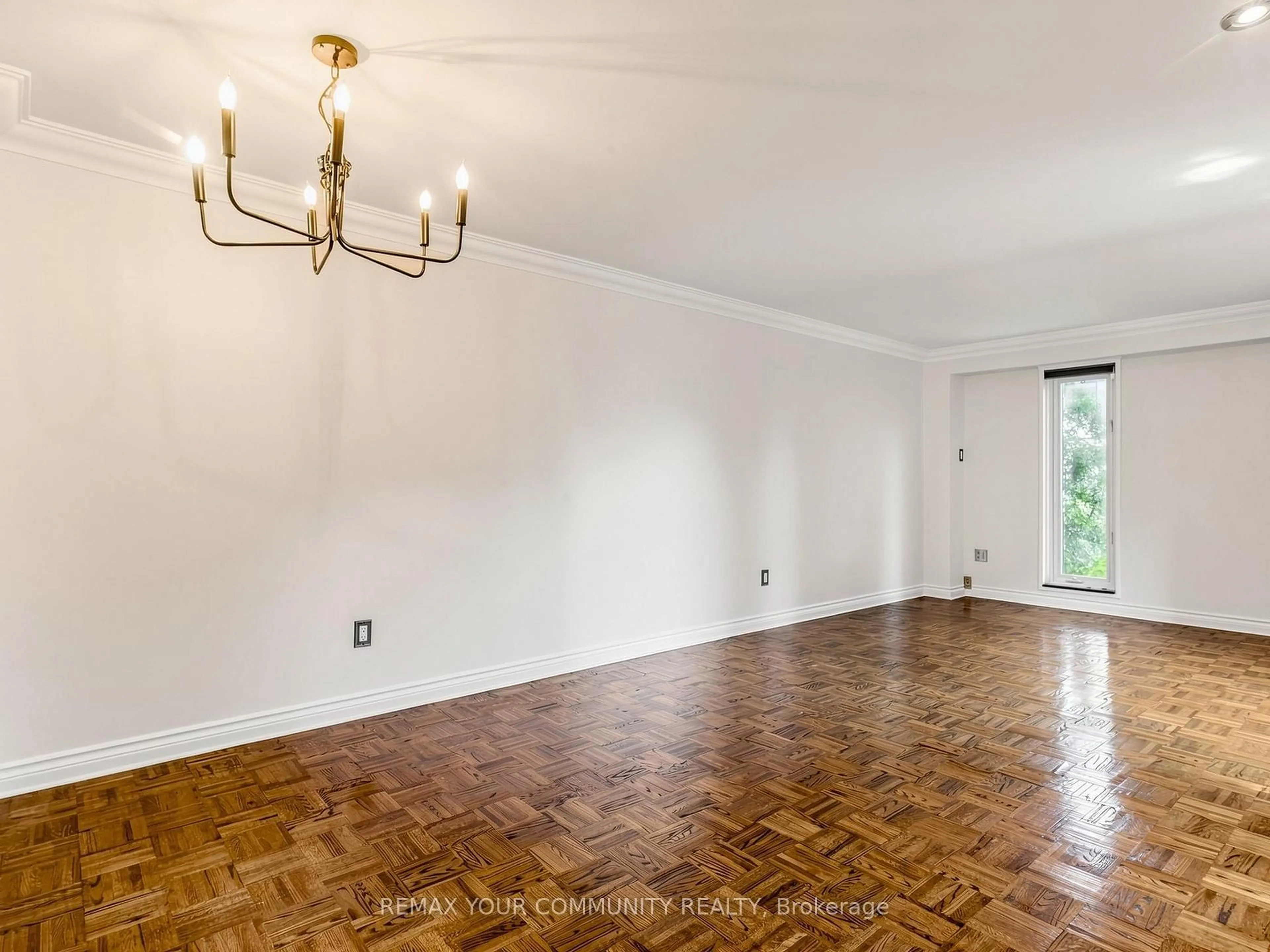 A pic of a room for 75 St. Andrews Crt, Aurora Ontario L4G 3B2
