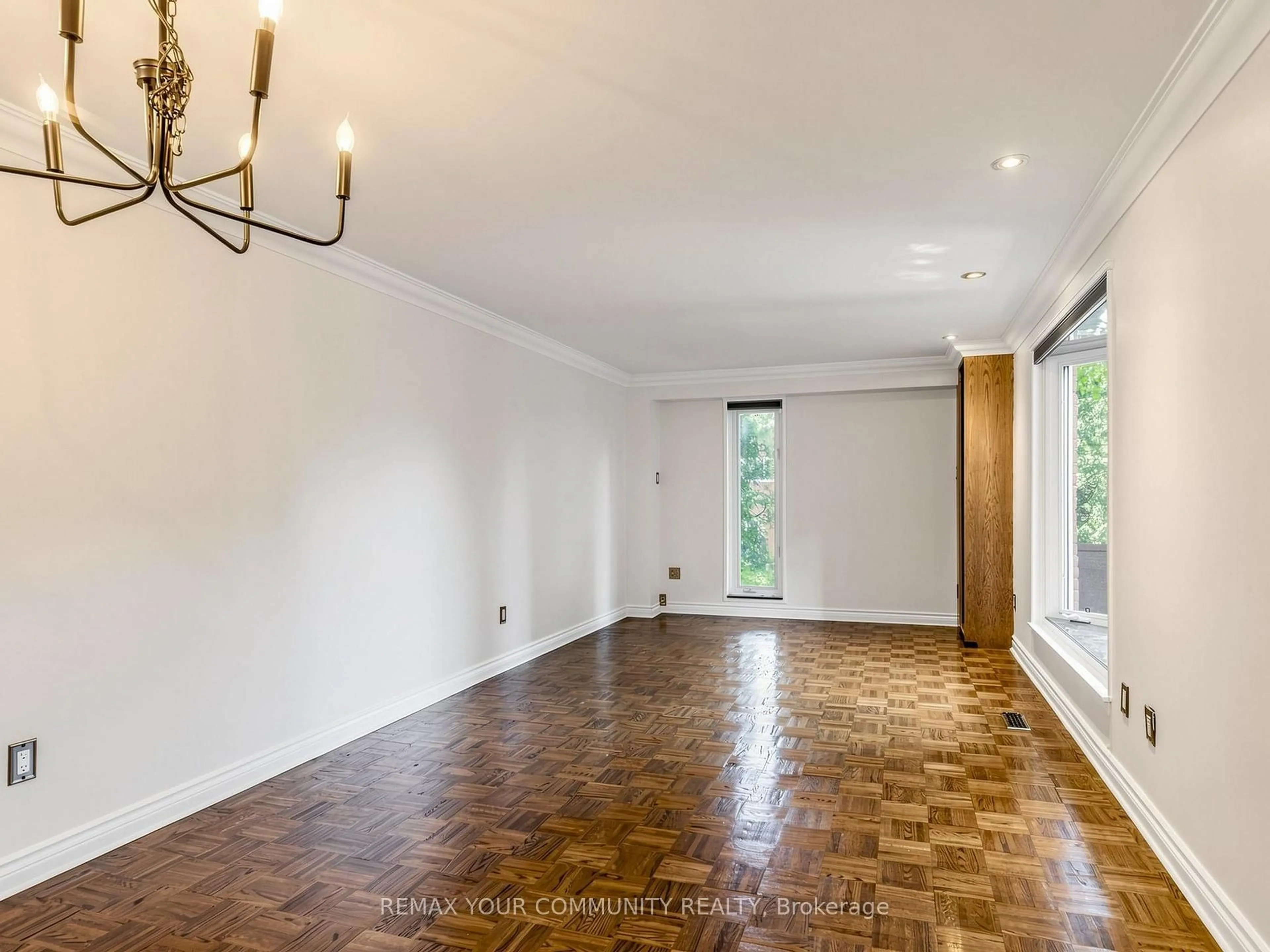 A pic of a room for 75 St. Andrews Crt, Aurora Ontario L4G 3B2