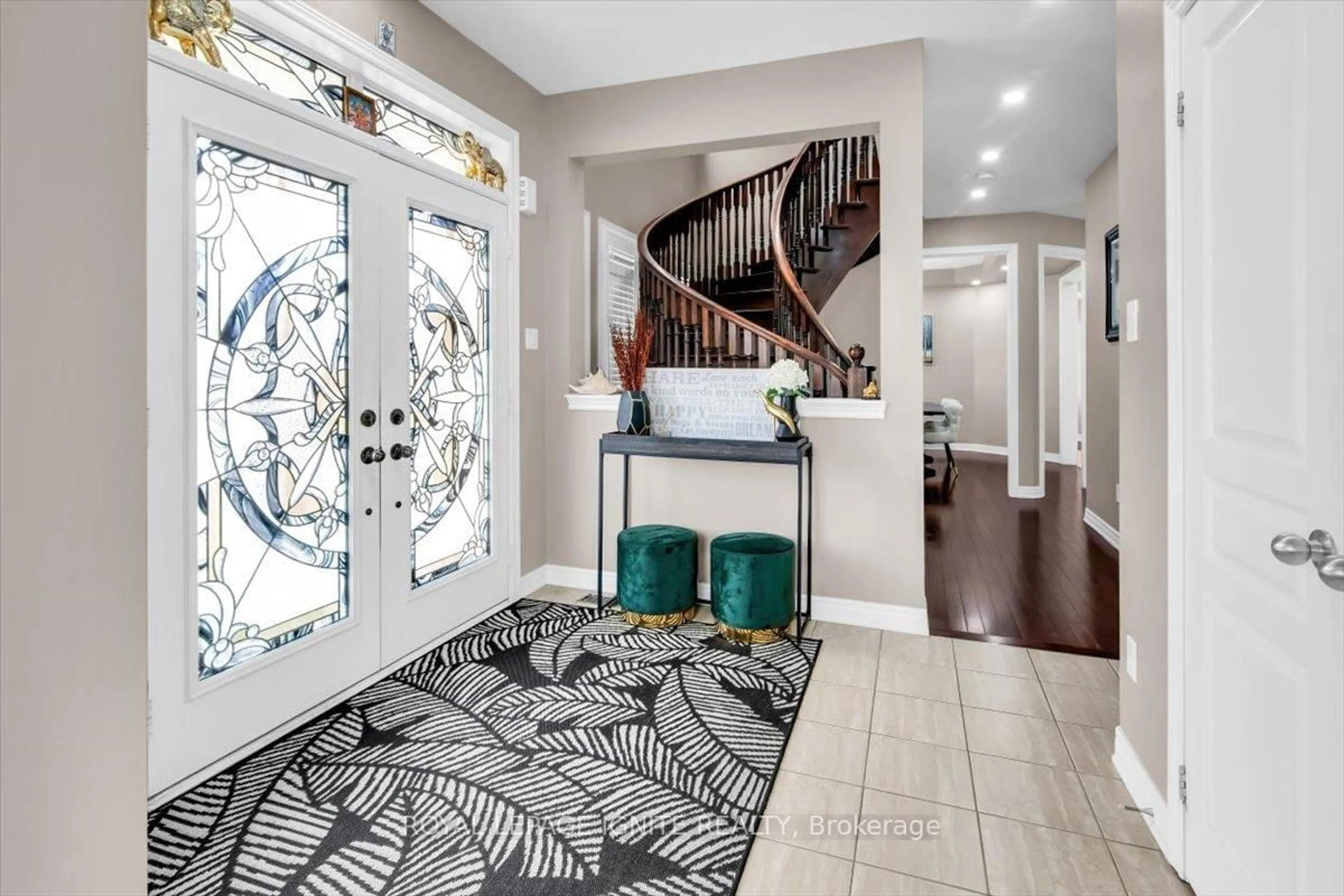 Indoor entryway for 87 Richler Ave, Vaughan Ontario L4H 3Y6