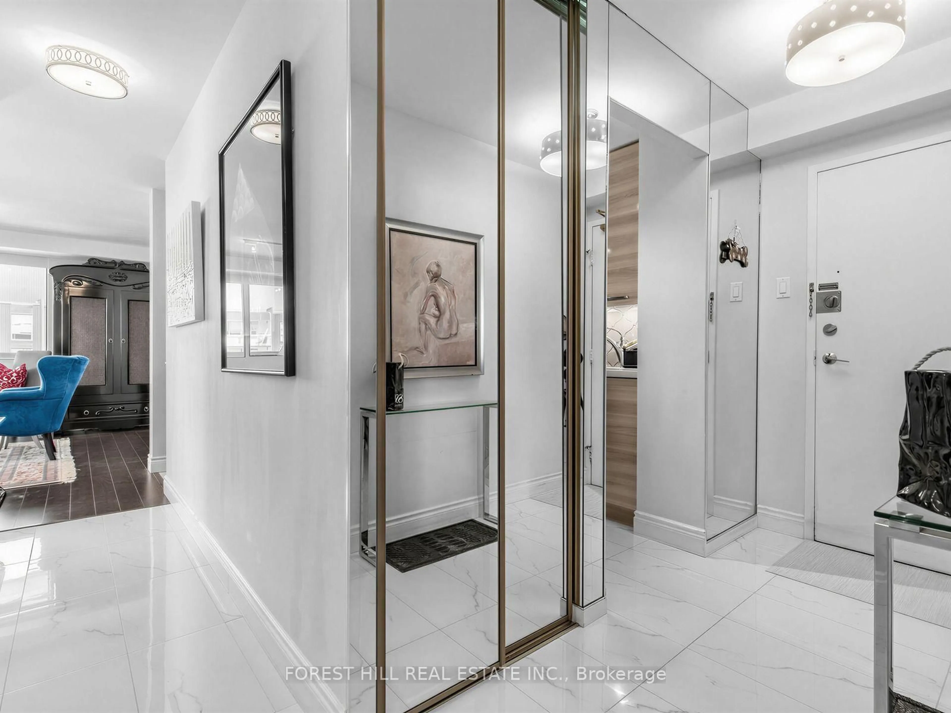Indoor entryway for 8111 Yonge St #1209, Markham Ontario L3T 4V9