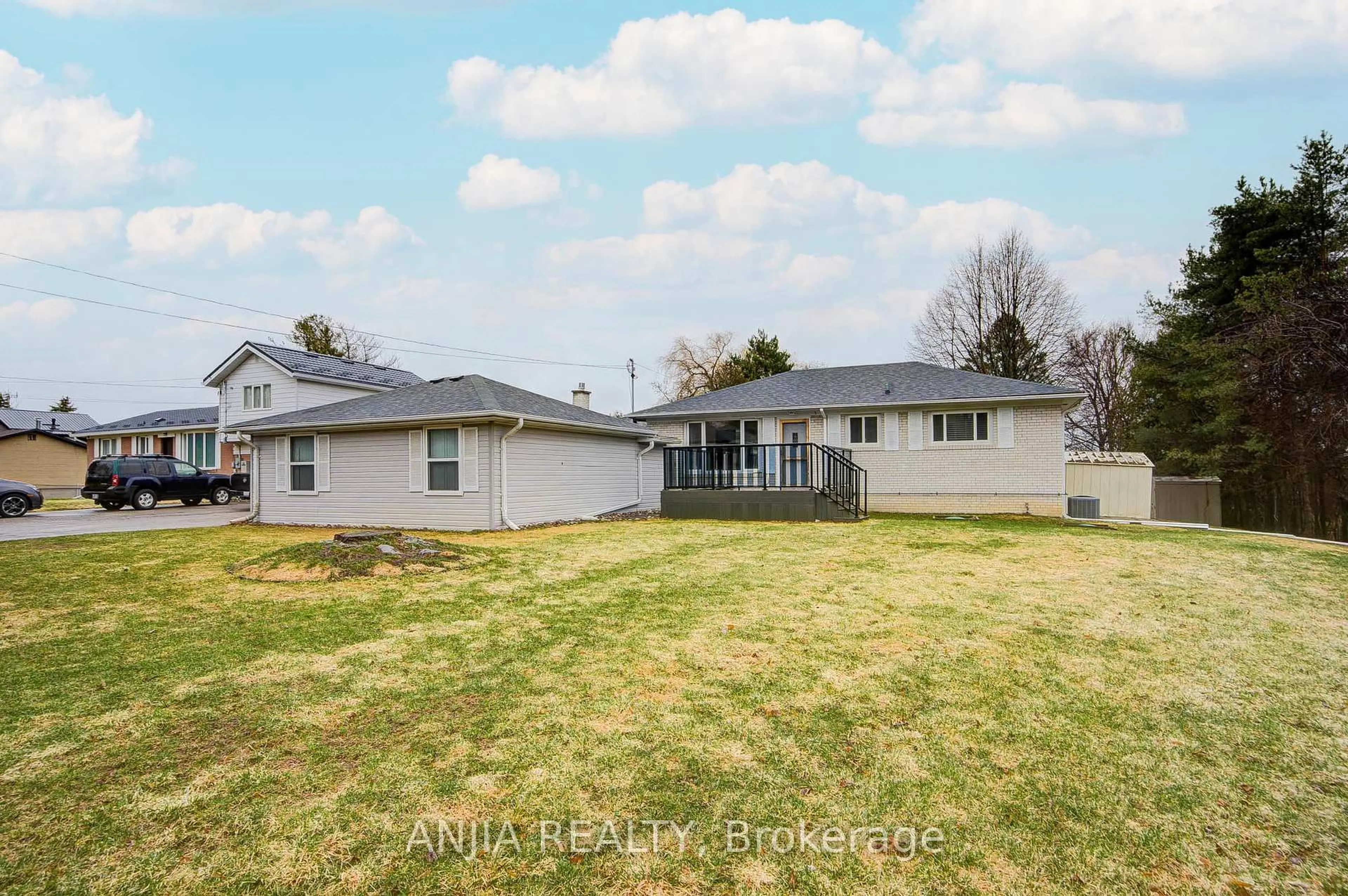 A pic from outside/outdoor area/front of a property/back of a property/a pic from drone, water/lake/river/ocean view for 1369 Ravenshoe Rd, East Gwillimbury Ontario L0G 1R0