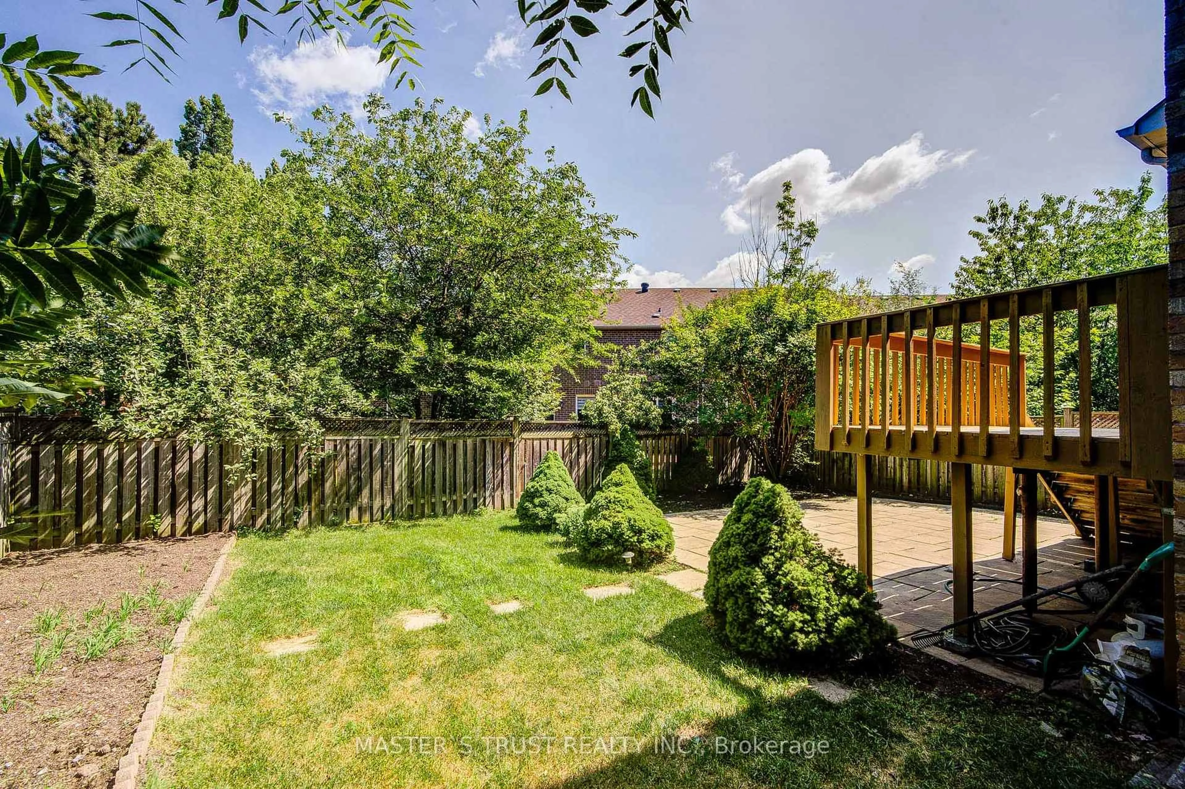 Patio, unknown for 33 Levellands Cres, Richmond Hill Ontario L4B 0A5