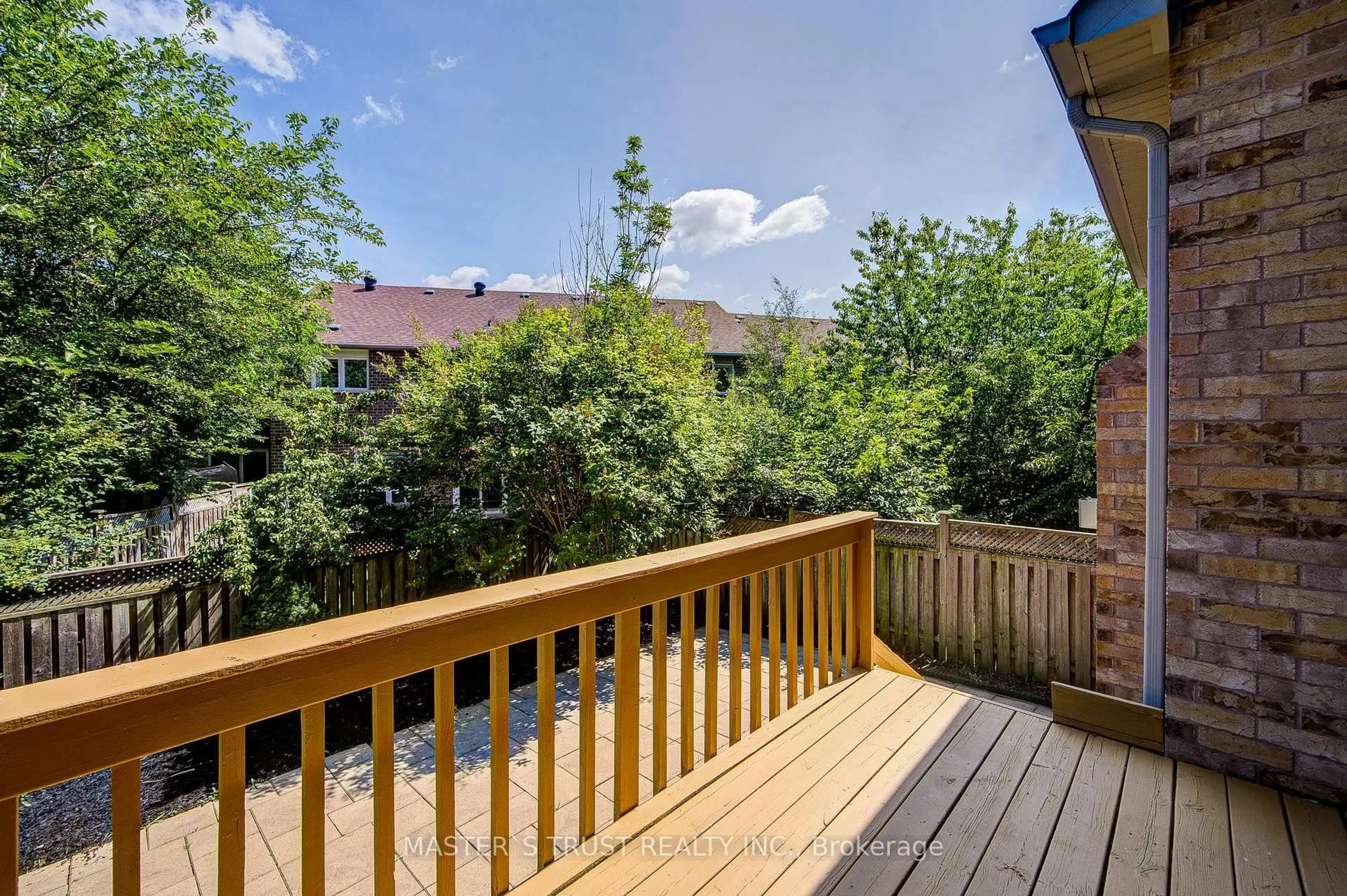 Patio, unknown for 33 Levellands Cres, Richmond Hill Ontario L4B 0A5