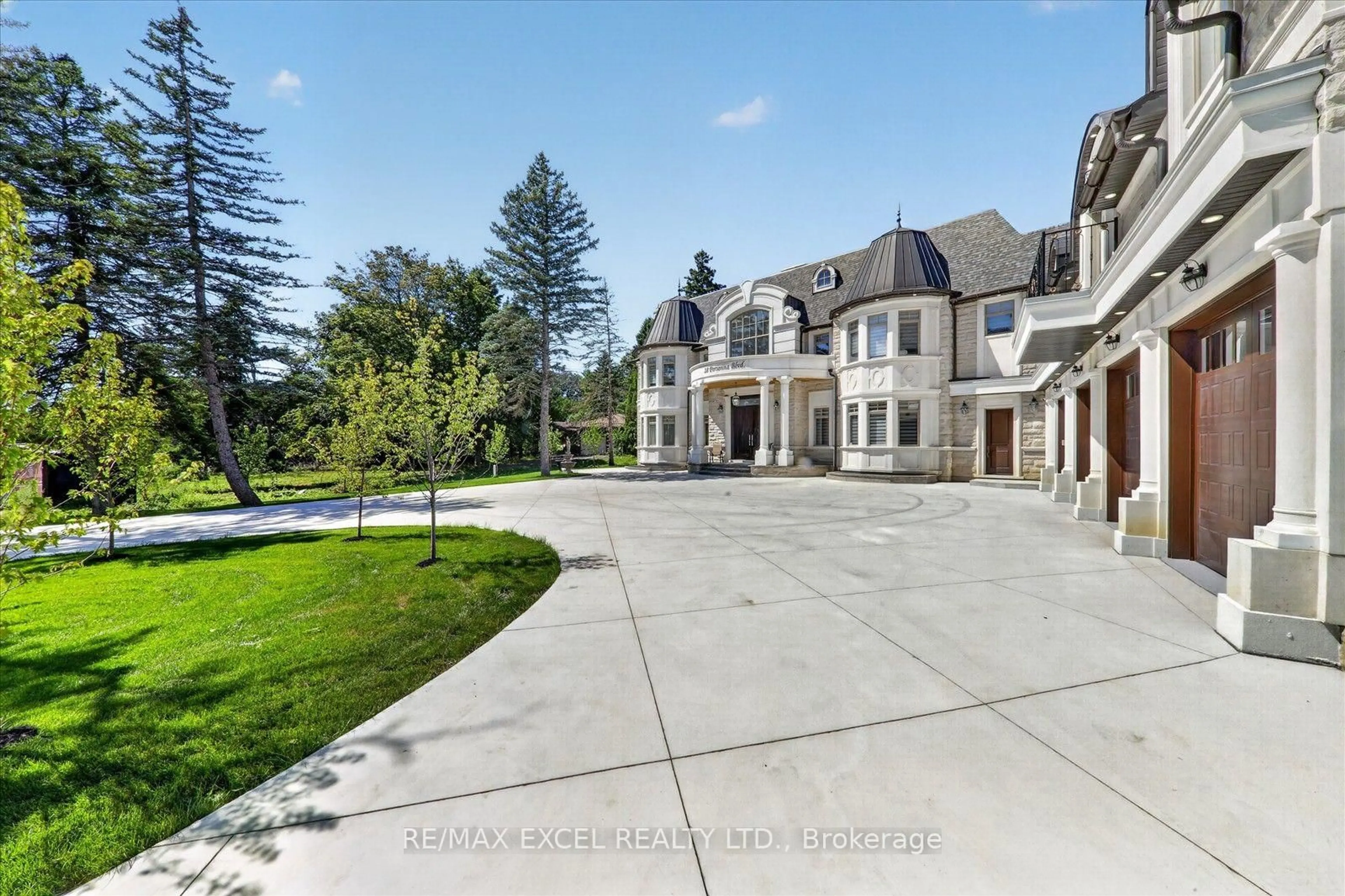 A pic from outside/outdoor area/front of a property/back of a property/a pic from drone, street for 28 Personna Blvd, Markham Ontario L6C 1E9