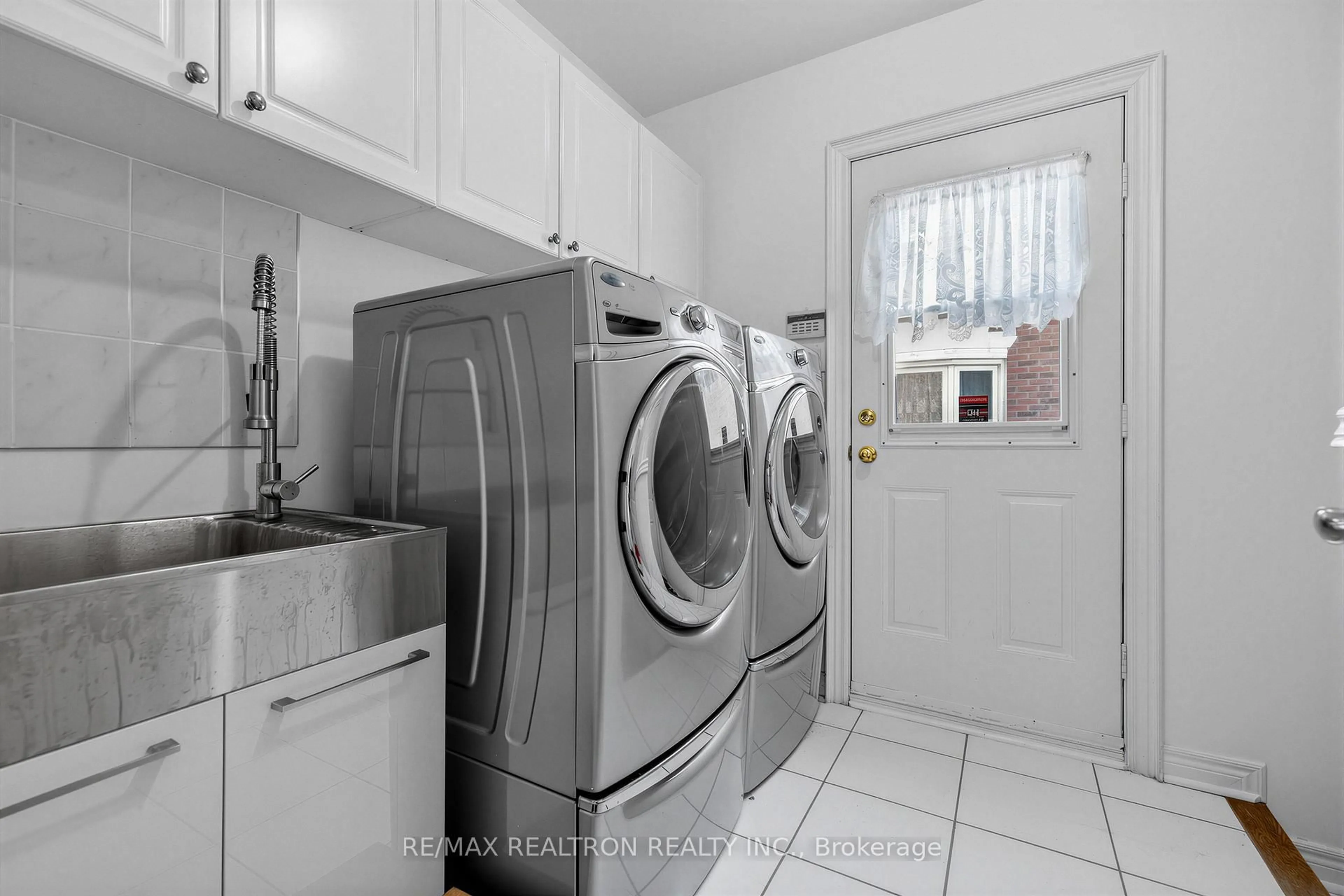 Laundry room for 10 MACRILL Rd, Markham Ontario L6C 1S2