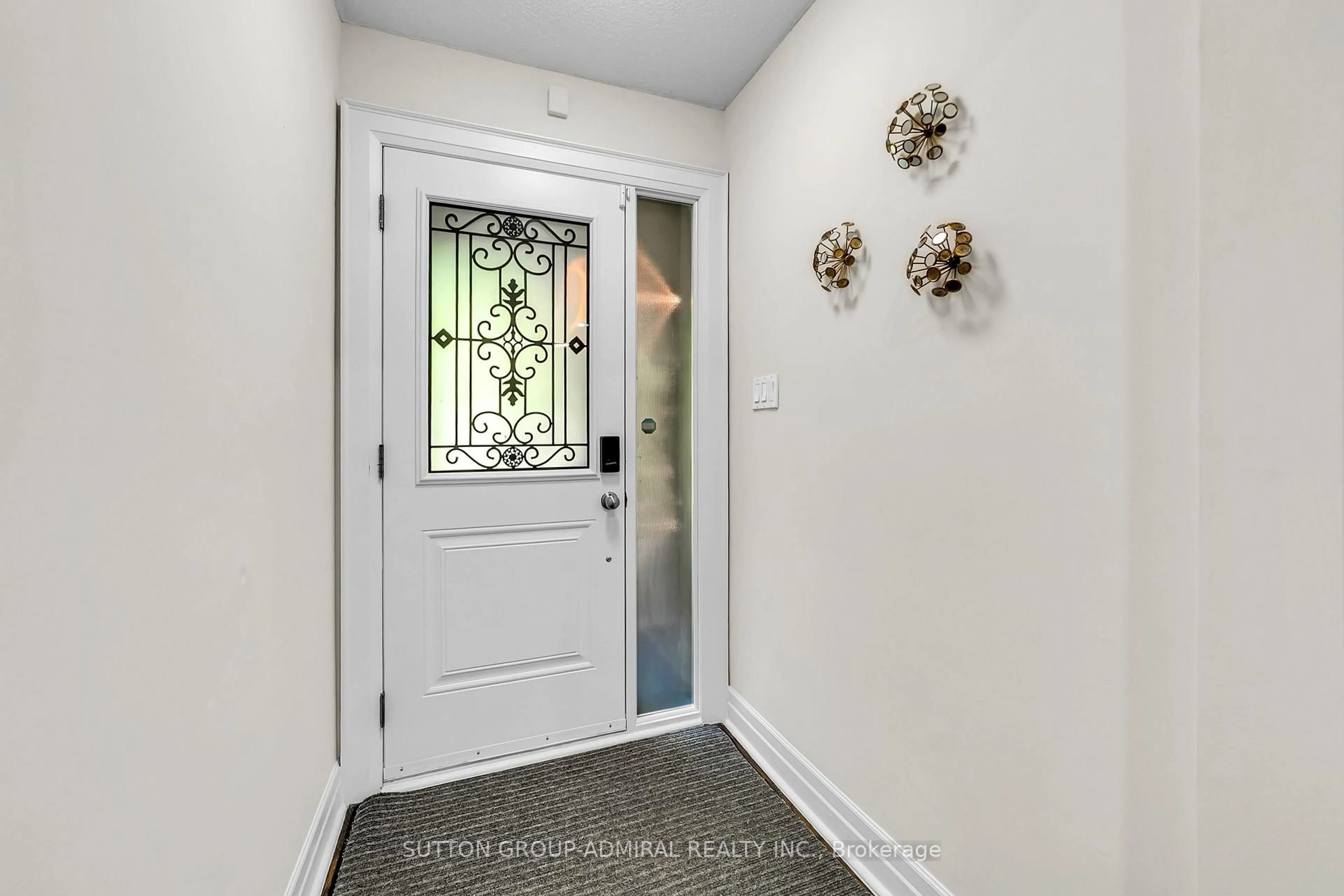 Indoor entryway for 37 Gretman Cres, Markham Ontario L3T 5L9
