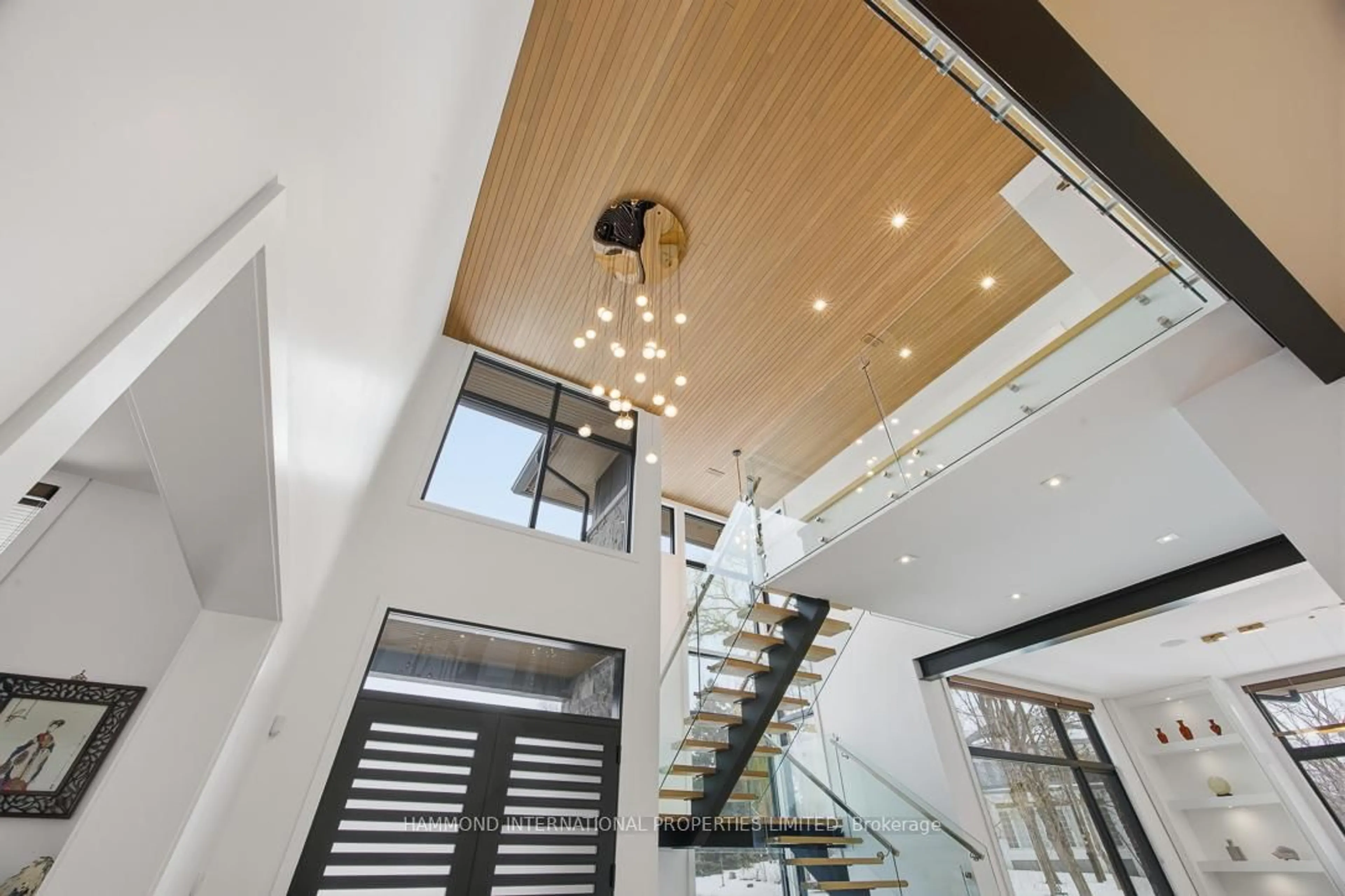 Indoor foyer for 8 Cachet Pkwy, Markham Ontario L6C 1G8