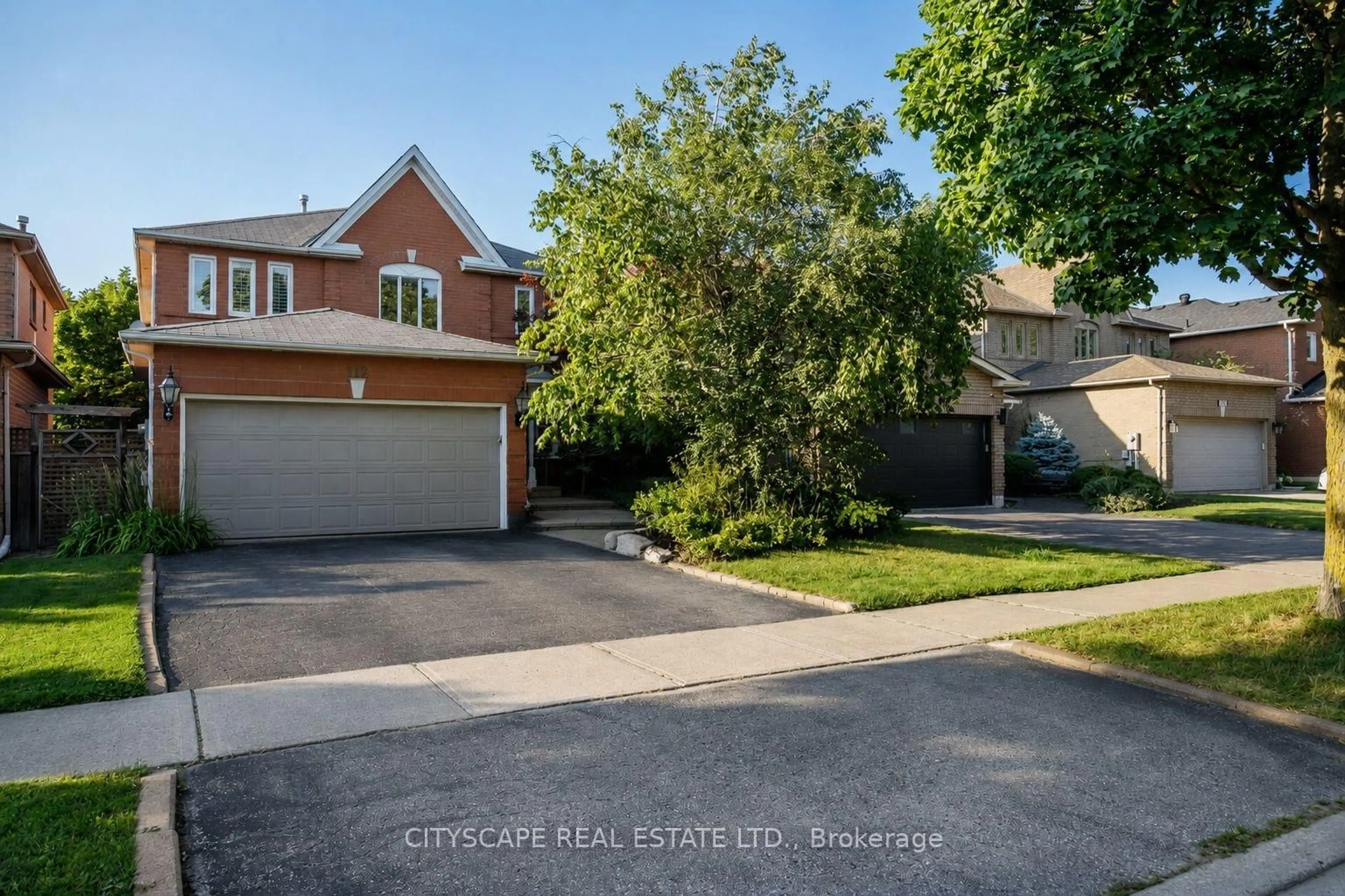 A pic from outside/outdoor area/front of a property/back of a property/a pic from drone, street for 112 Mulholland Dr, Vaughan Ontario L4J 7T8