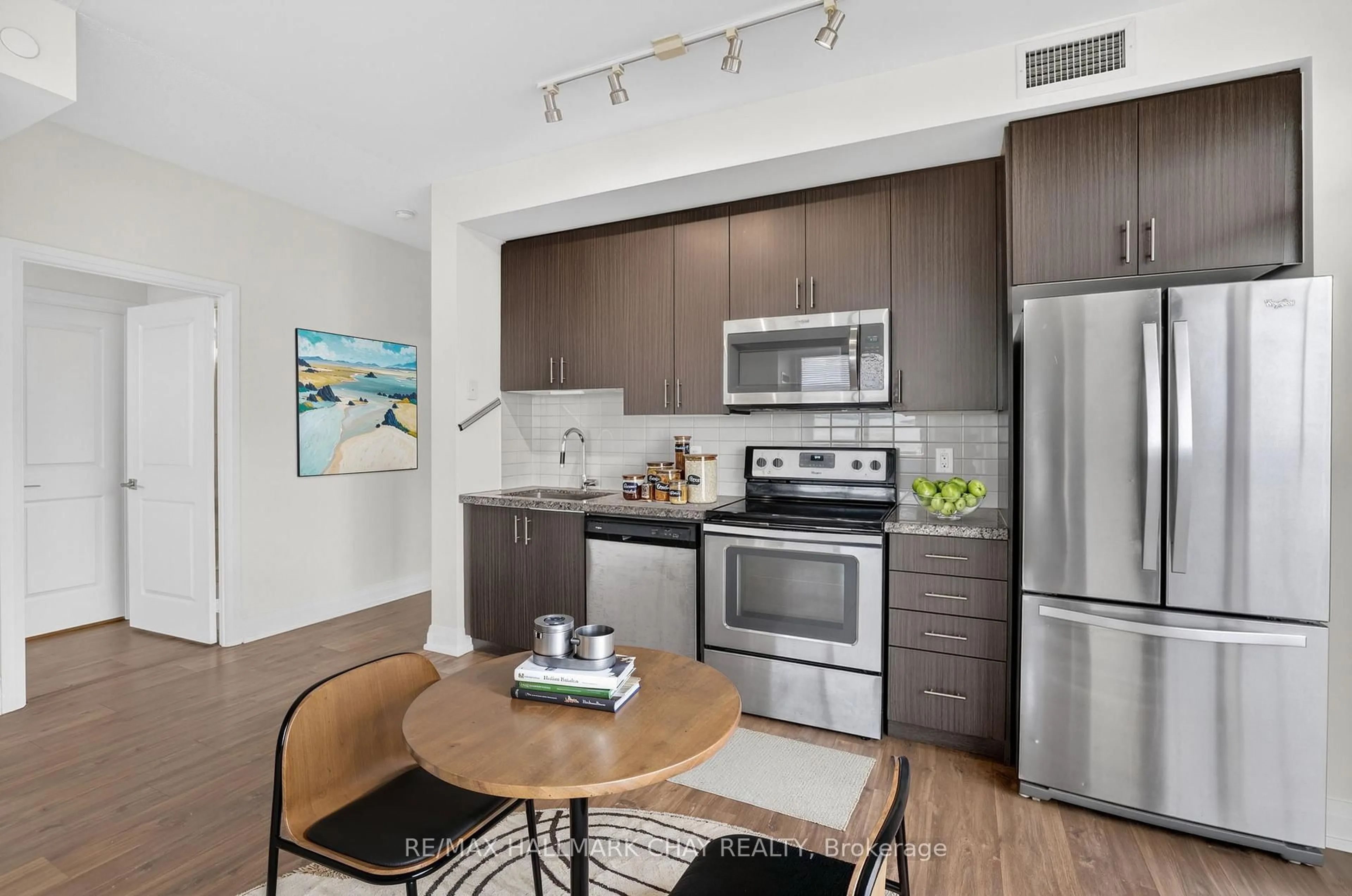 Standard kitchen, unknown for 3700 Highway 7 #2805, Vaughan Ontario L4L 0G8