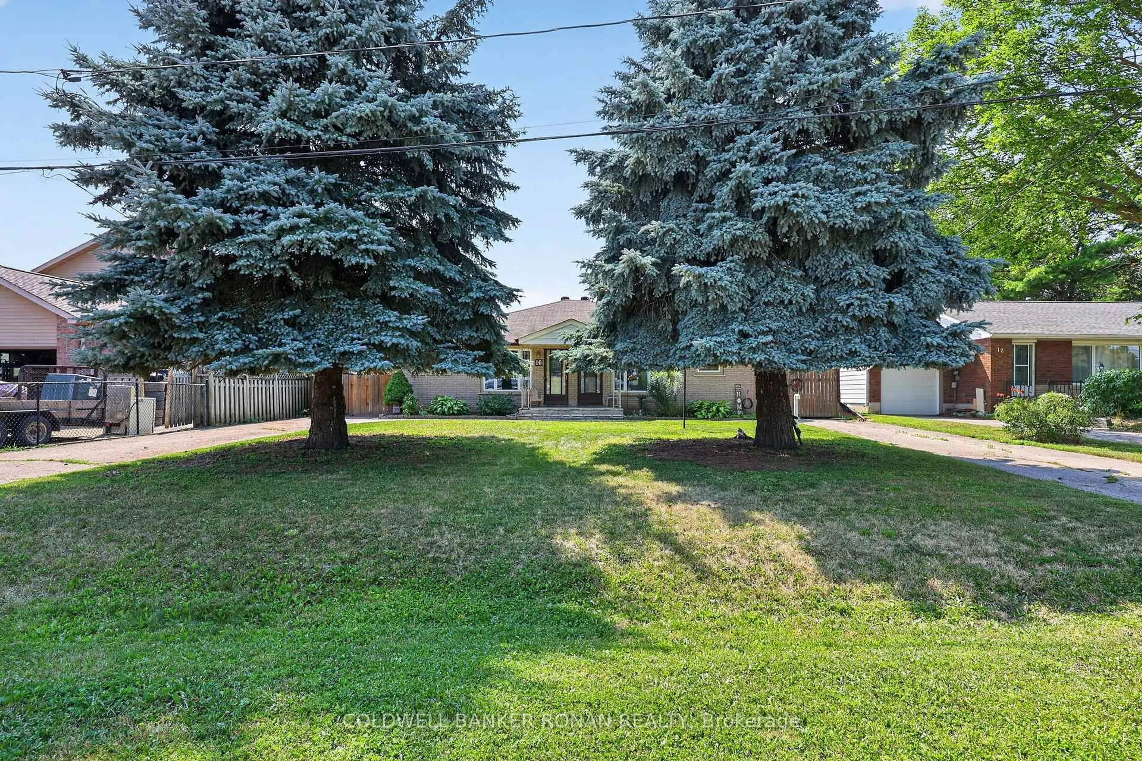 Patio, street for 14 & 16 Fletcher St, New Tecumseth Ontario L9R 1G4