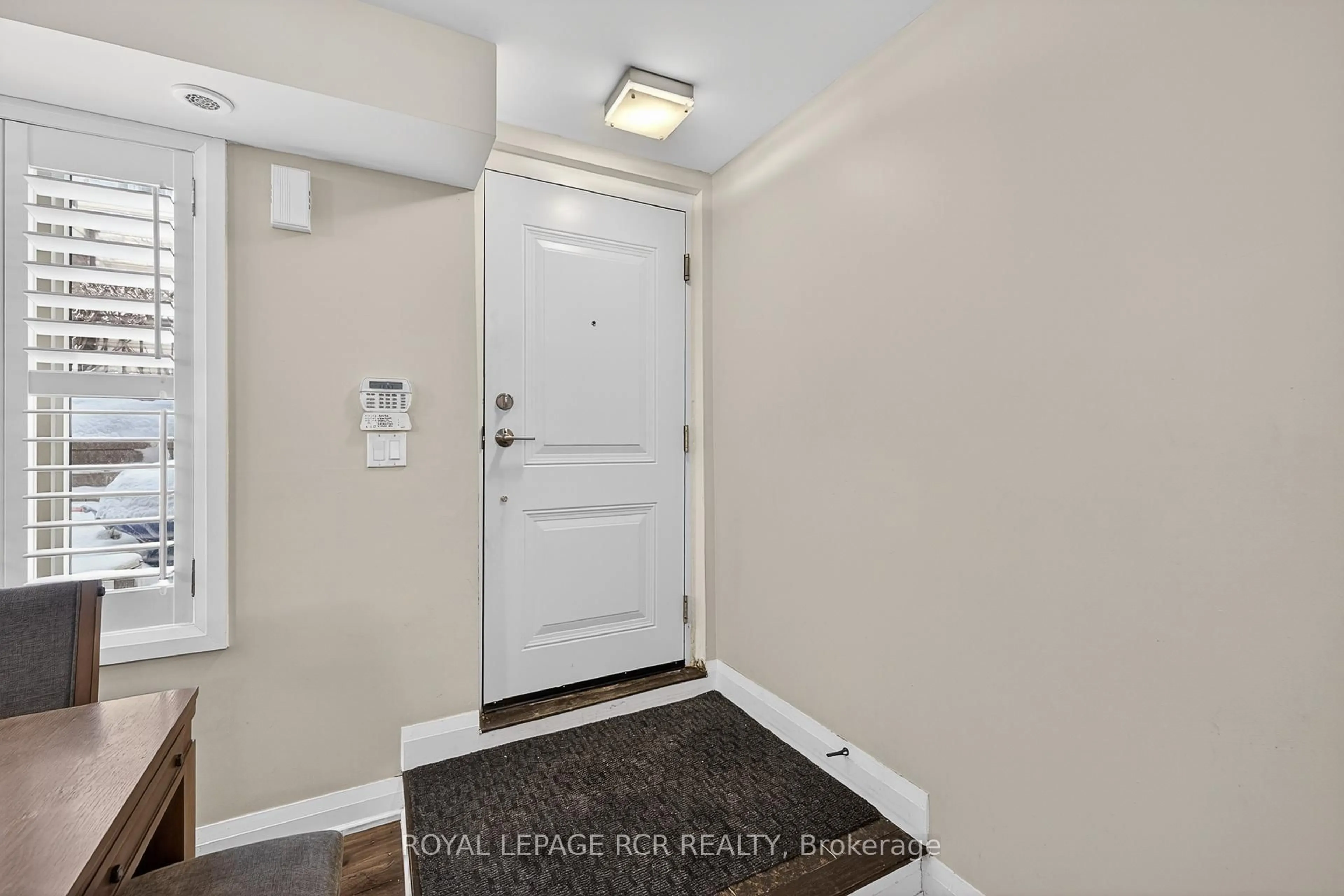 Indoor entryway for 326 John St #138, Markham Ontario L3T 0B1