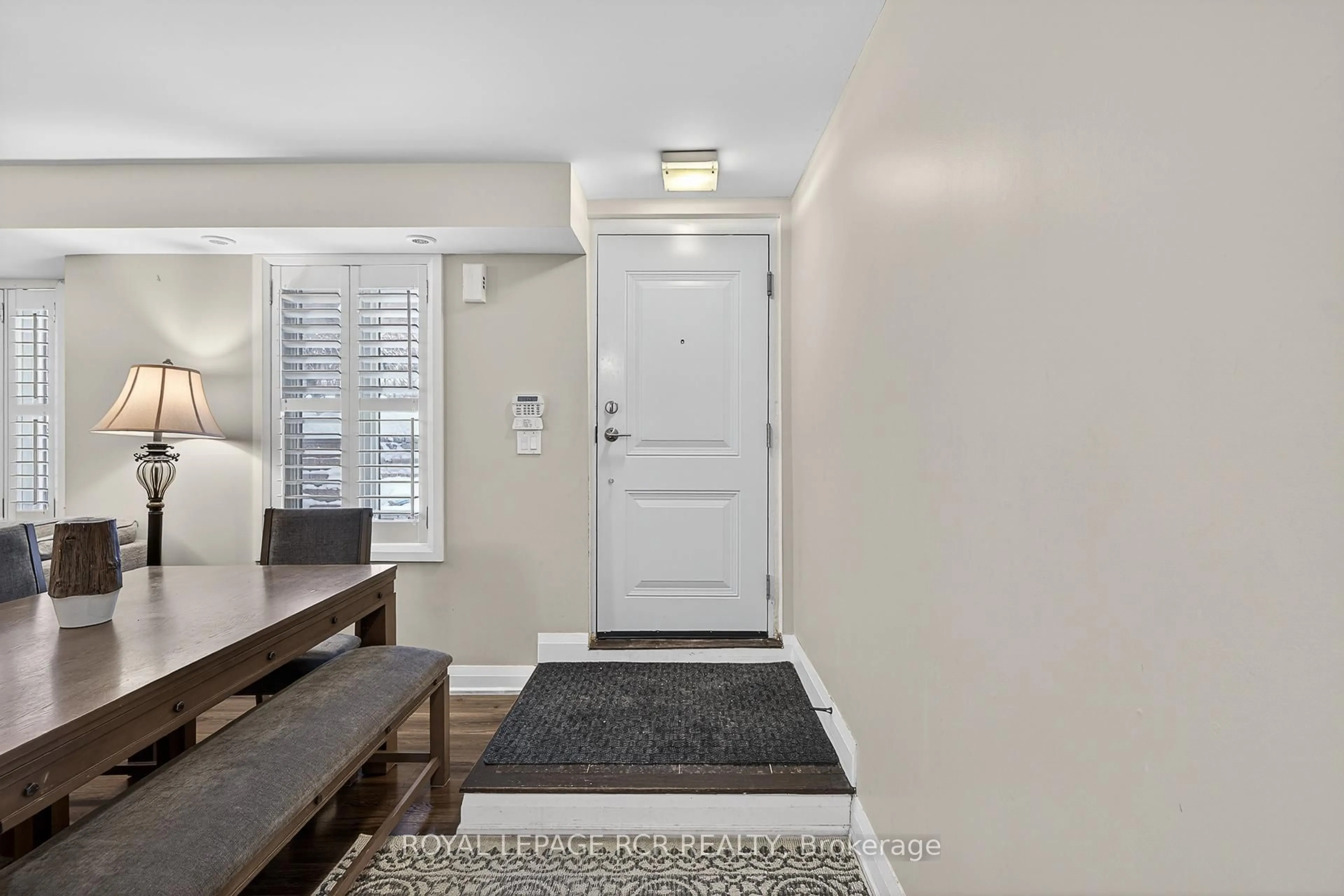 Indoor entryway for 326 John St #138, Markham Ontario L3T 0B1