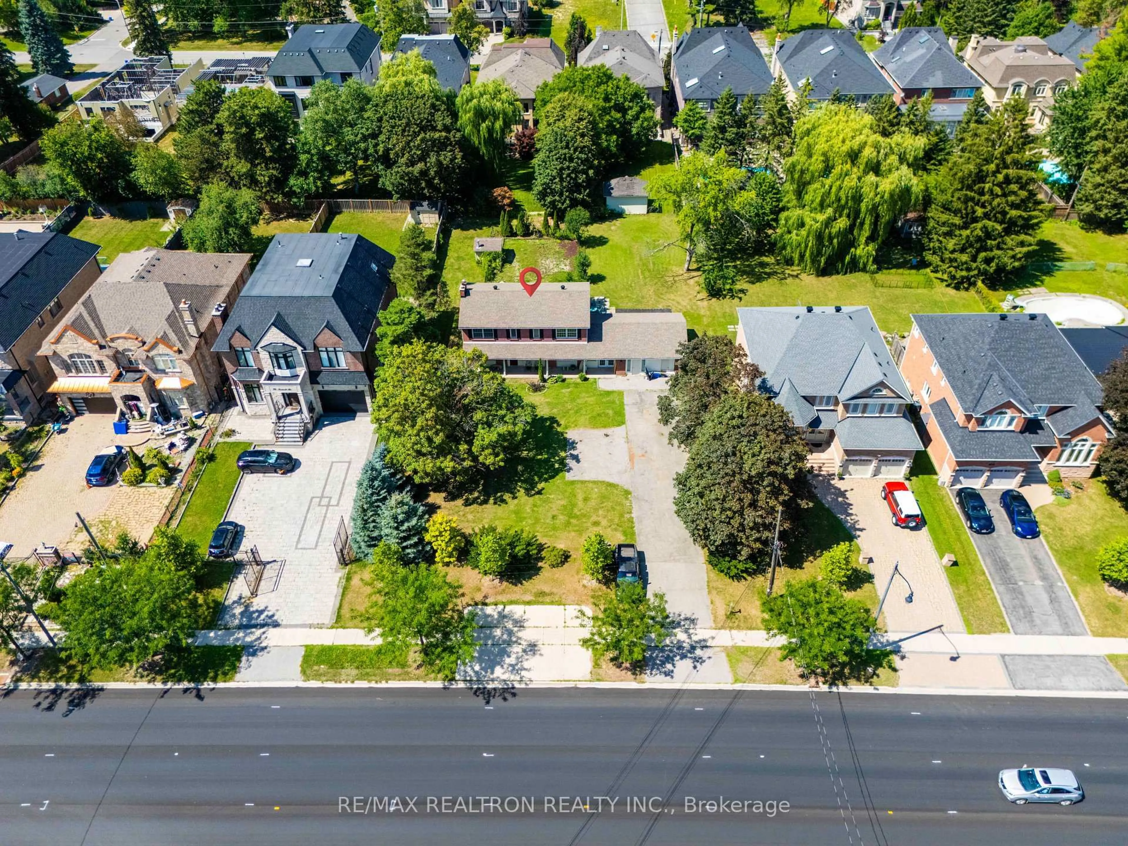 A pic from outside/outdoor area/front of a property/back of a property/a pic from drone, street for 188 19th Ave, Richmond Hill Ontario L4E 3P6