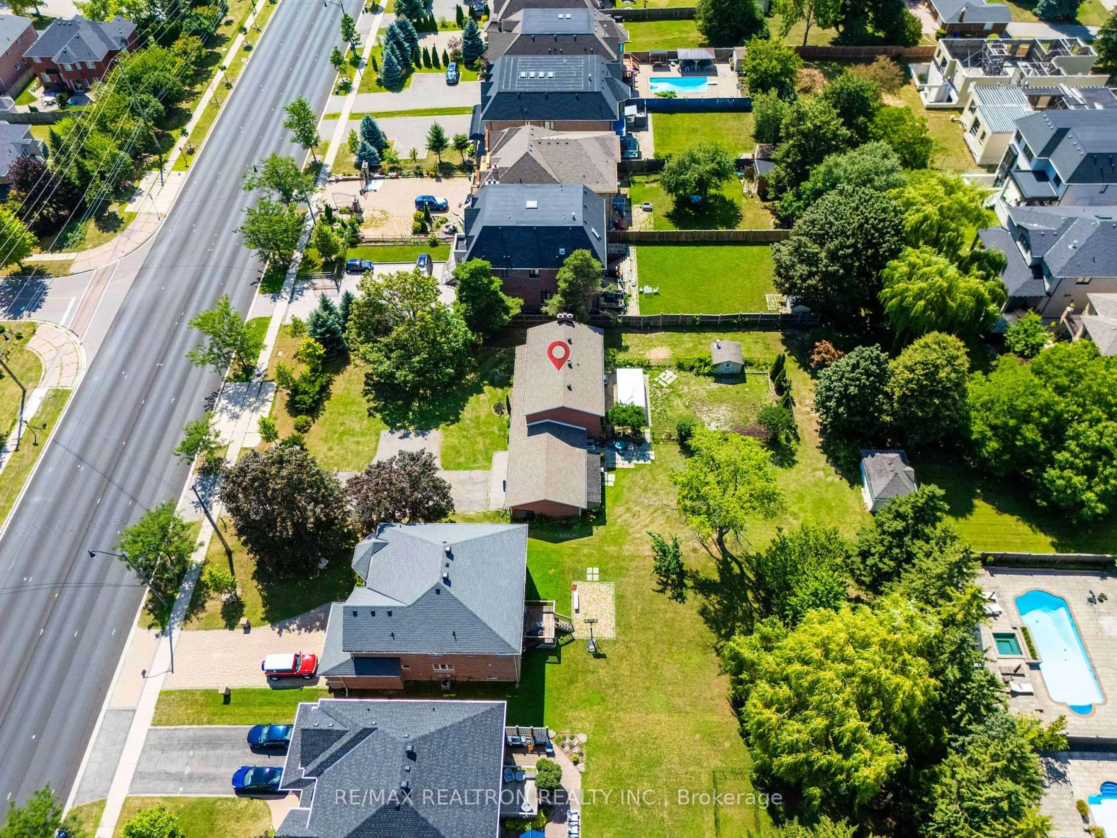 A pic from outside/outdoor area/front of a property/back of a property/a pic from drone, street for 188 19th Ave, Richmond Hill Ontario L4E 3P6