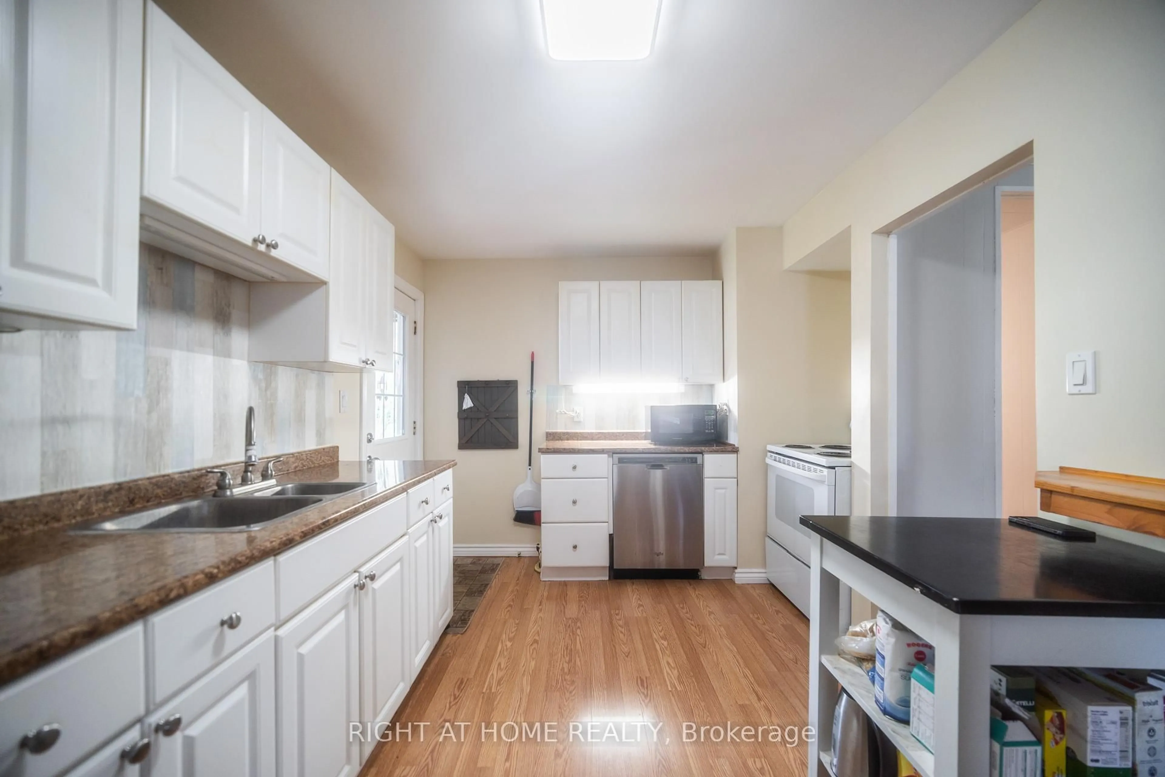 Standard kitchen, unknown for 1007 Ferrier Ave, Innisfil Ontario L0L 1W0