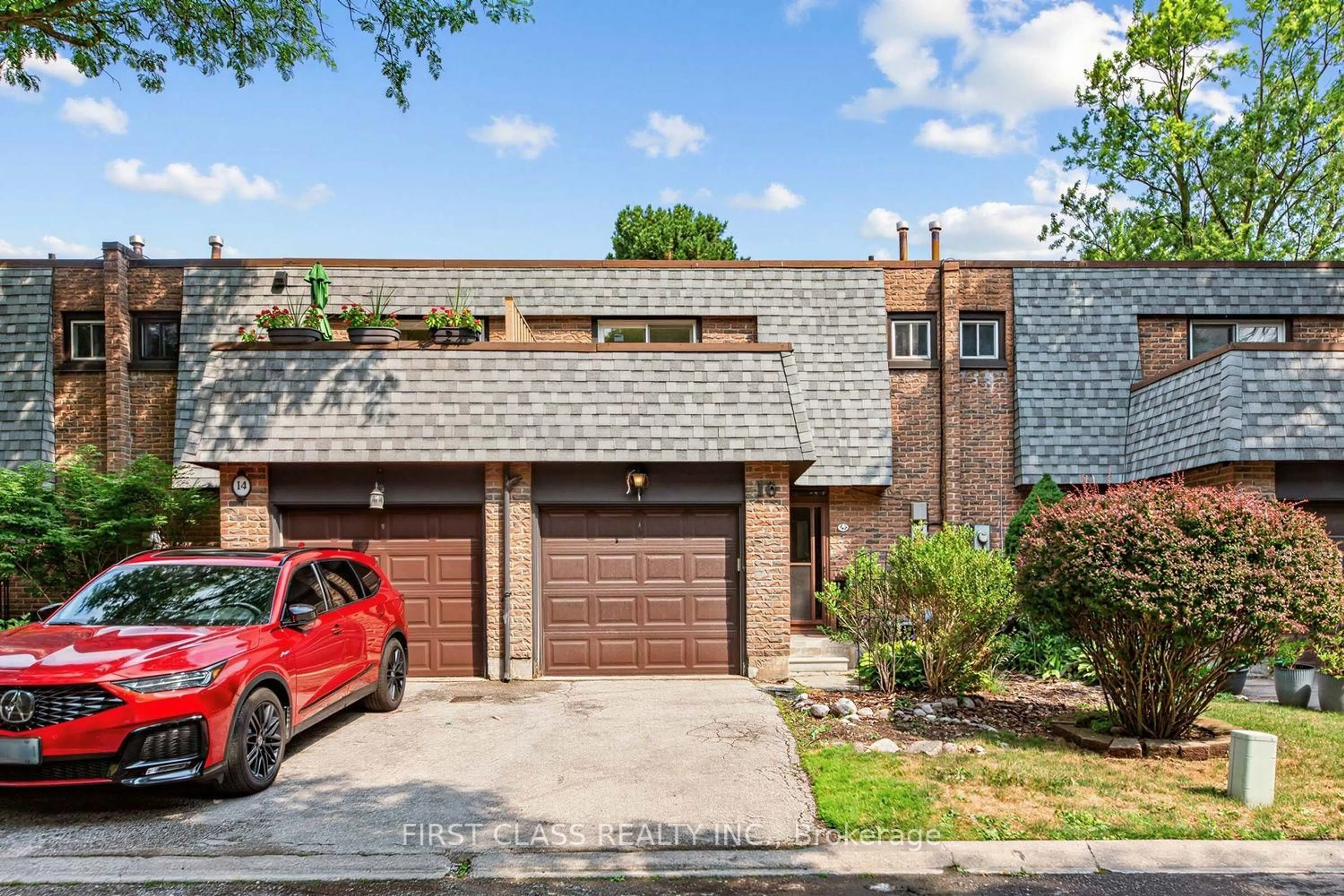 Home with brick exterior material, street for 16 Woodglen Way #8, Markham Ontario L3R 3A8