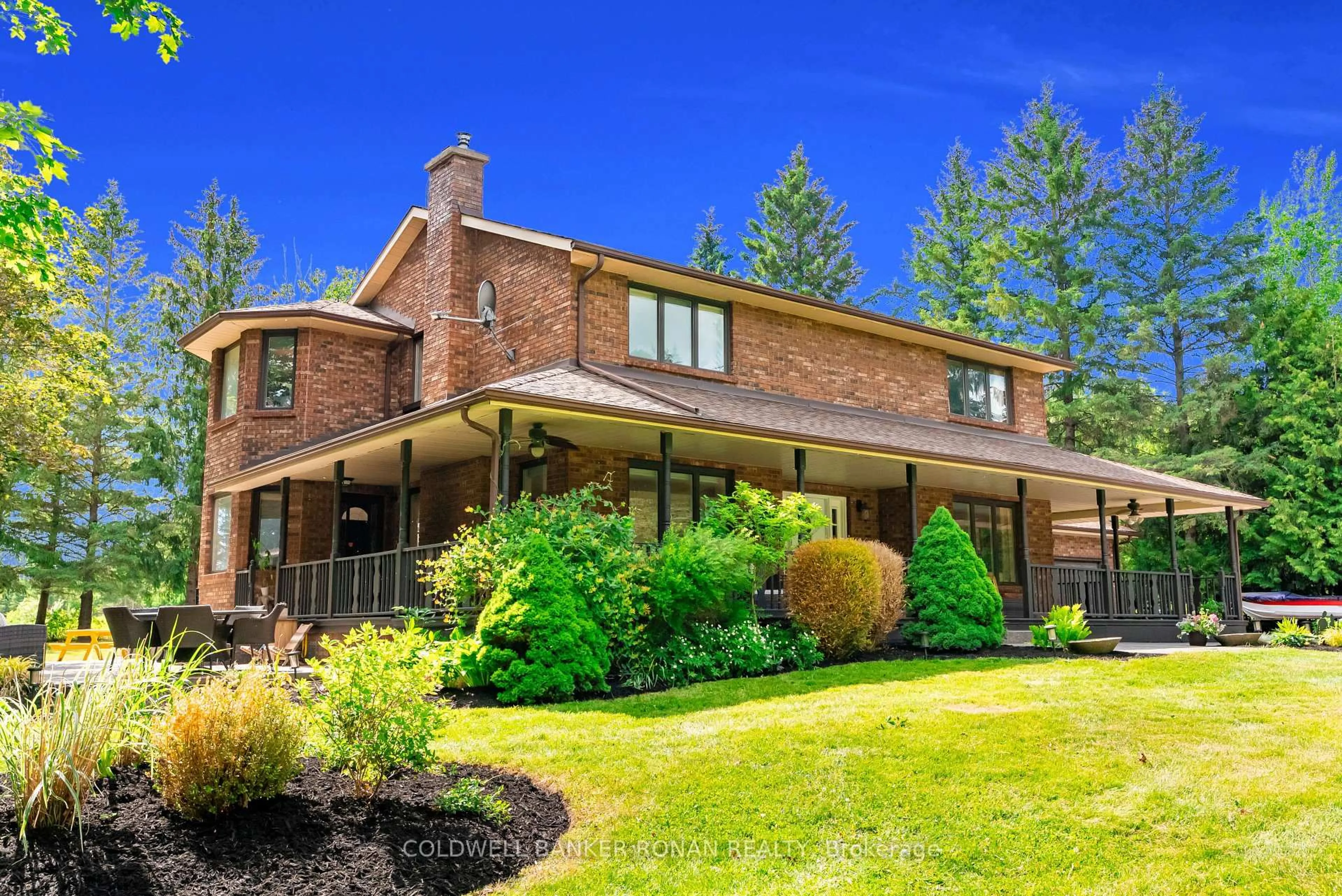 Home with brick exterior material, mountain view for 1960 10th Sdrd, New Tecumseth Ontario L0G 1W0