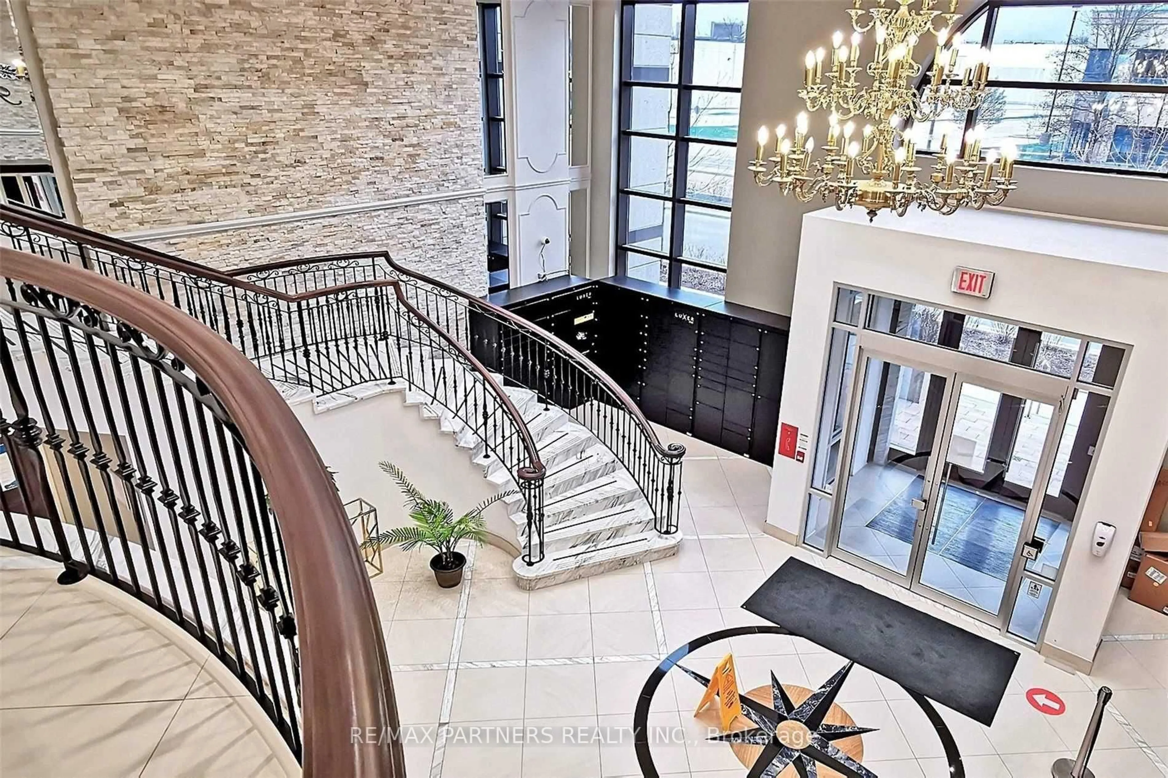 Indoor foyer for 38 Cedarland Dr #605, Markham Ontario L6G 0G7