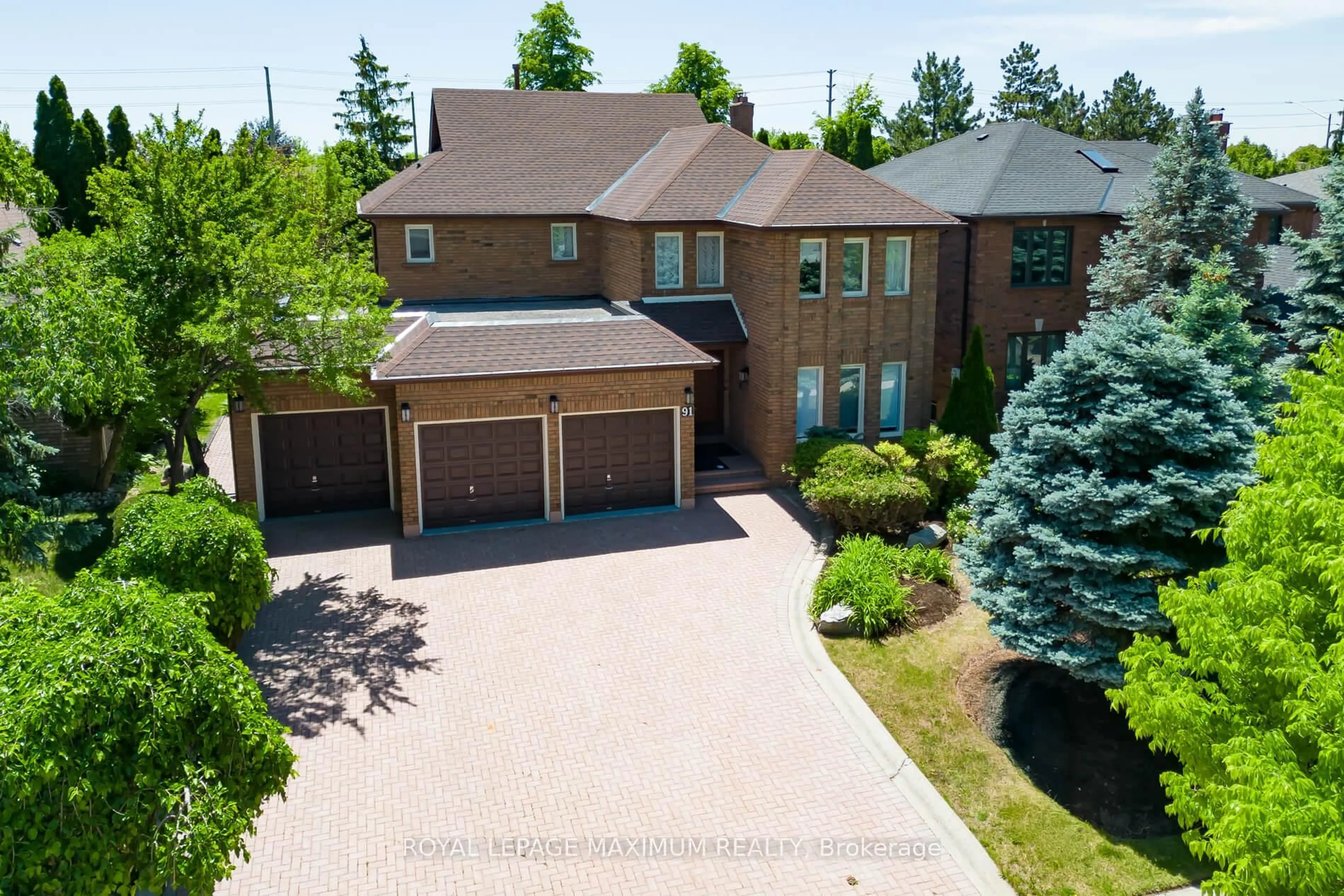 A pic from outside/outdoor area/front of a property/back of a property/a pic from drone, street for 91 Wilshire Blvd, Vaughan Ontario L4L 6X3