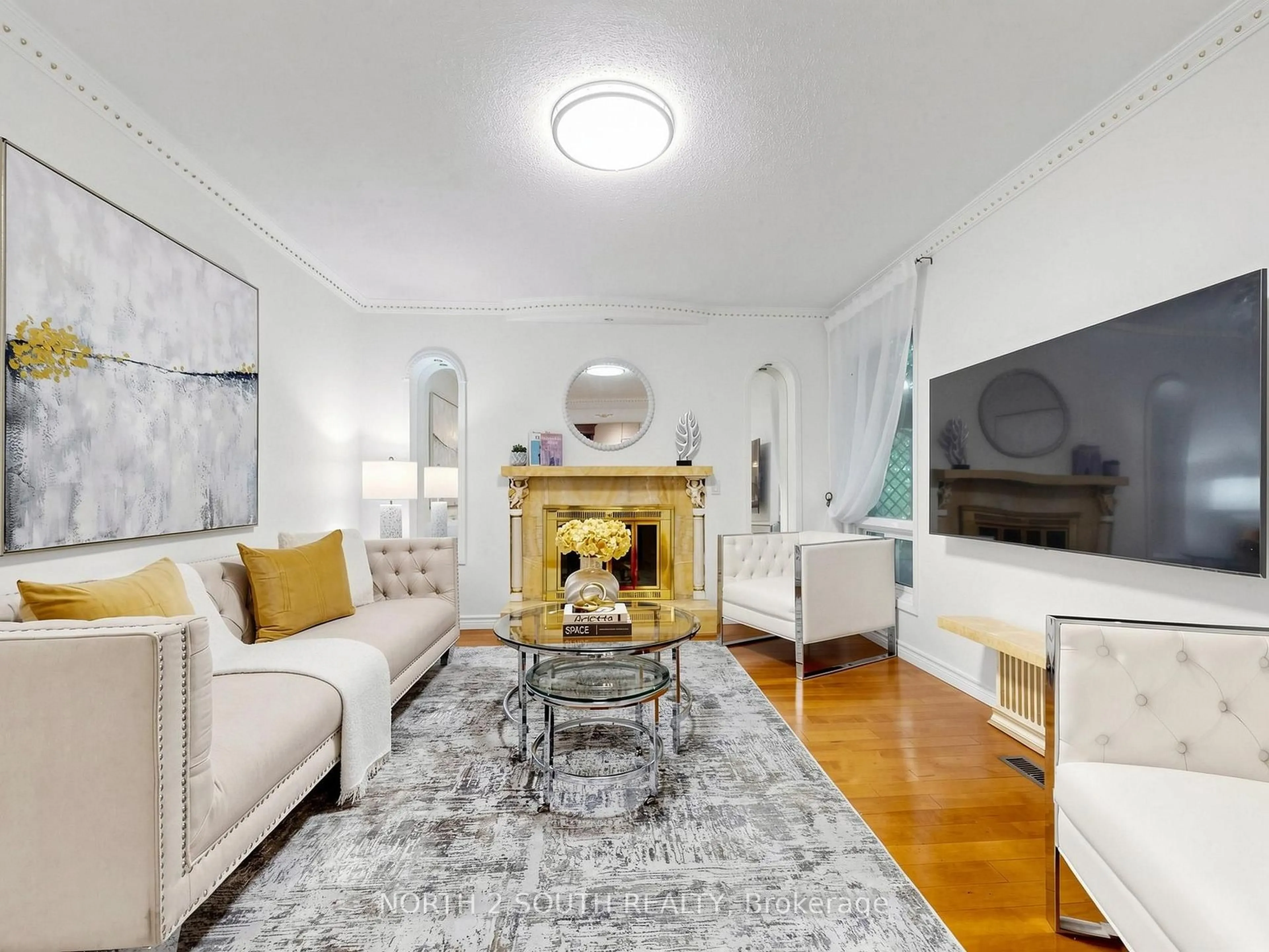 Living room with furniture, unknown for 19 Roosevelt Dr, Richmond Hill Ontario L4C 6V1