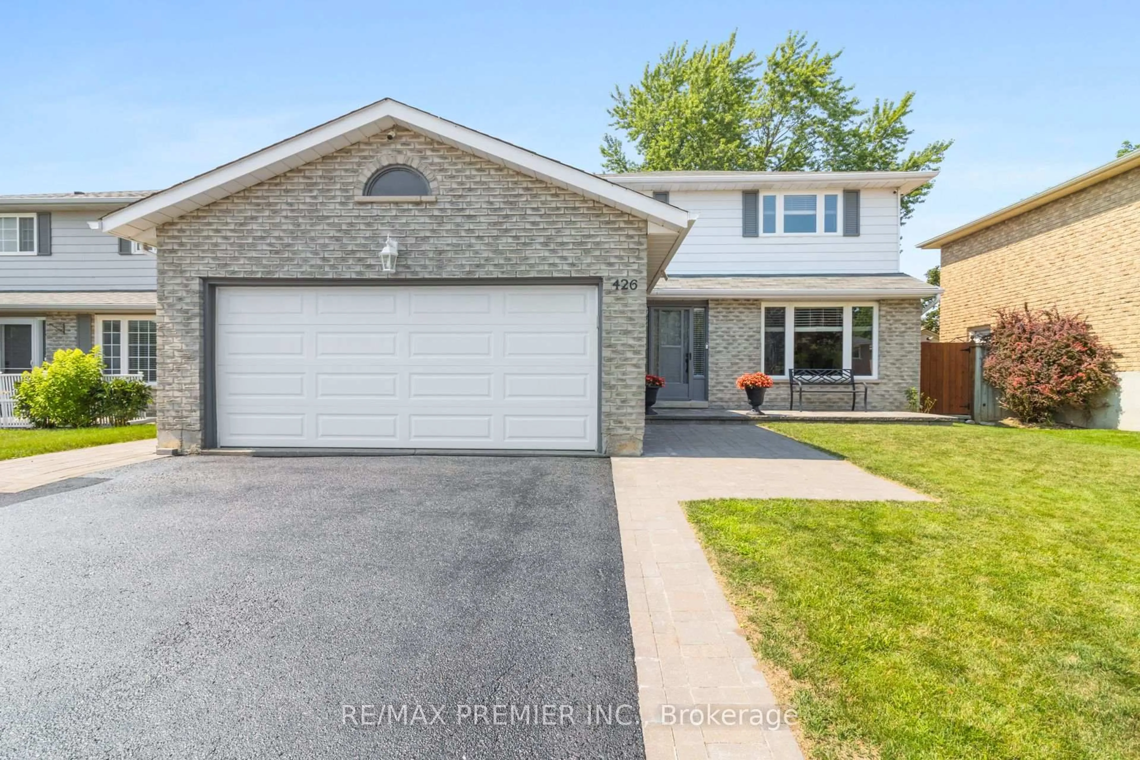 Home with brick exterior material, street for 426 Maple Grove Ave, Bradford West Gwillimbury Ontario L3Z 2V4