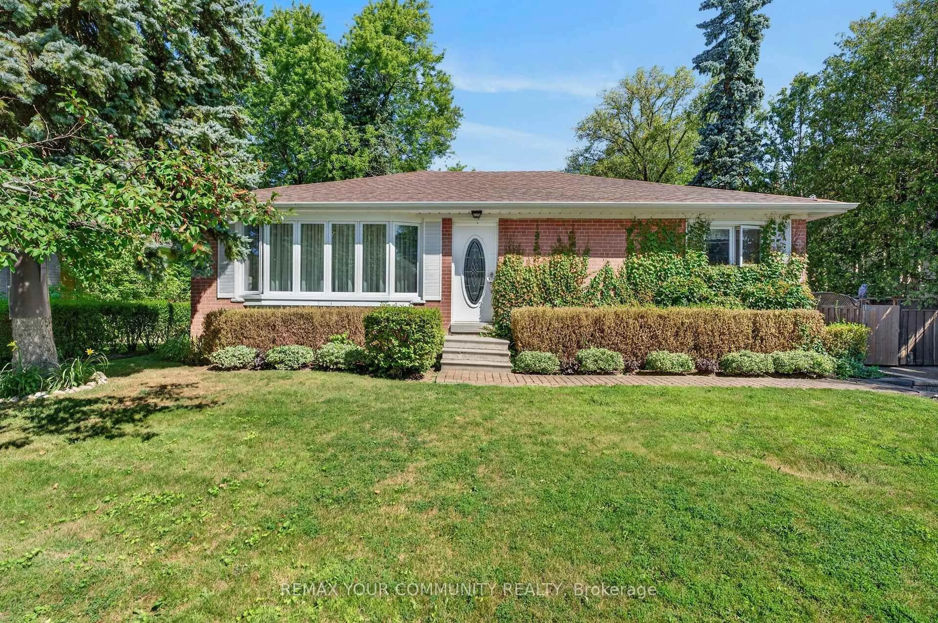 Home with brick exterior material, street for 154 Hollingsworth Dr, King Ontario L7B 1G8