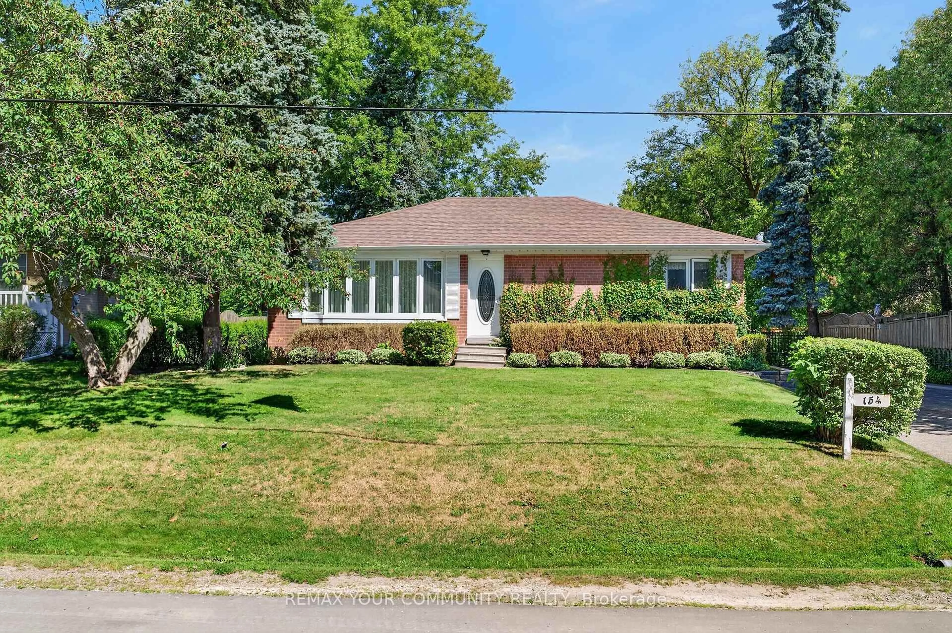 Home with brick exterior material, street for 154 Hollingsworth Dr, King Ontario L7B 1G8