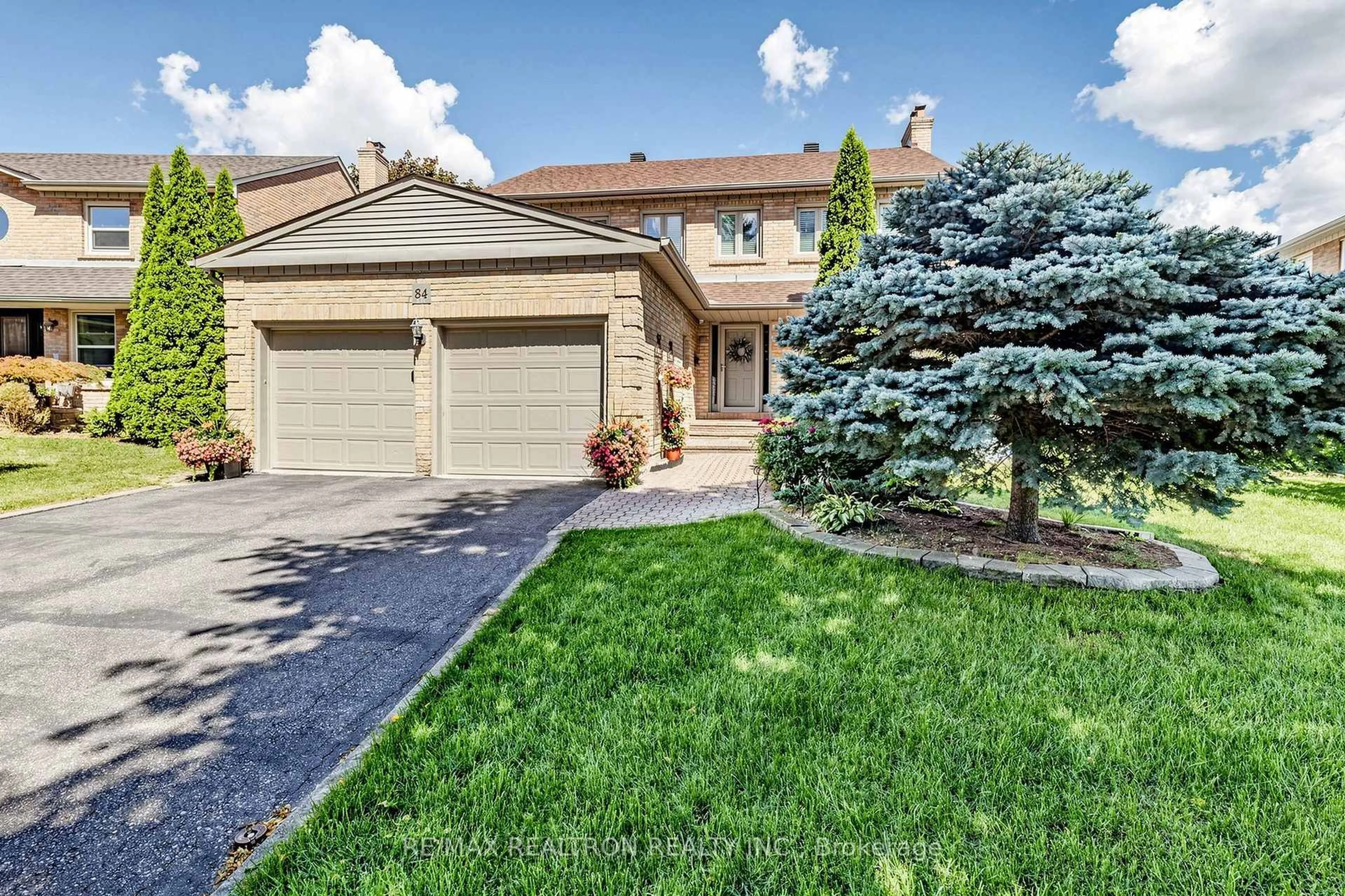 A pic from outside/outdoor area/front of a property/back of a property/a pic from drone, street for 84 Ferndell Circ, Markham Ontario L3R 3Y8