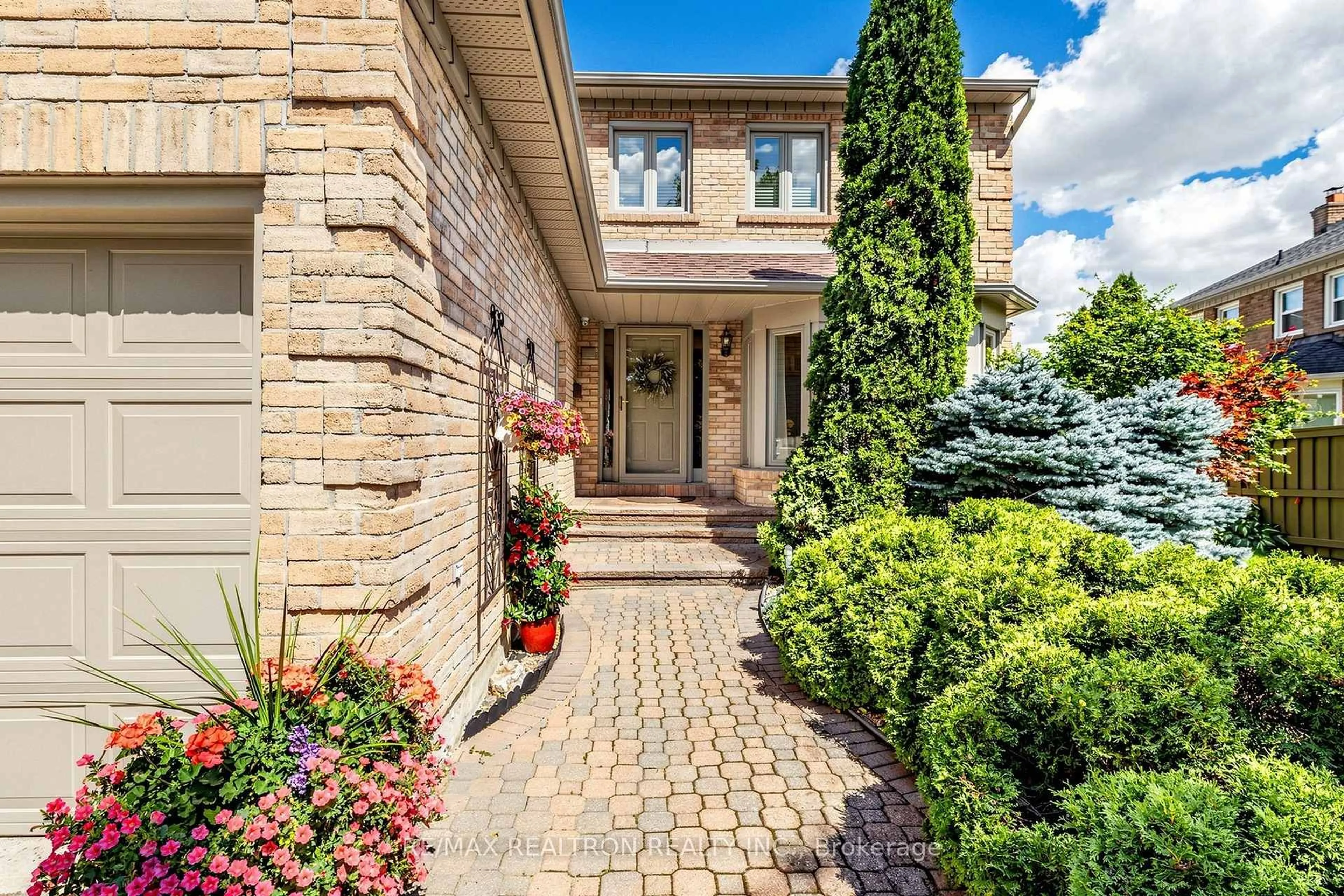 Home with brick exterior material, street for 84 Ferndell Circ, Markham Ontario L3R 3Y8