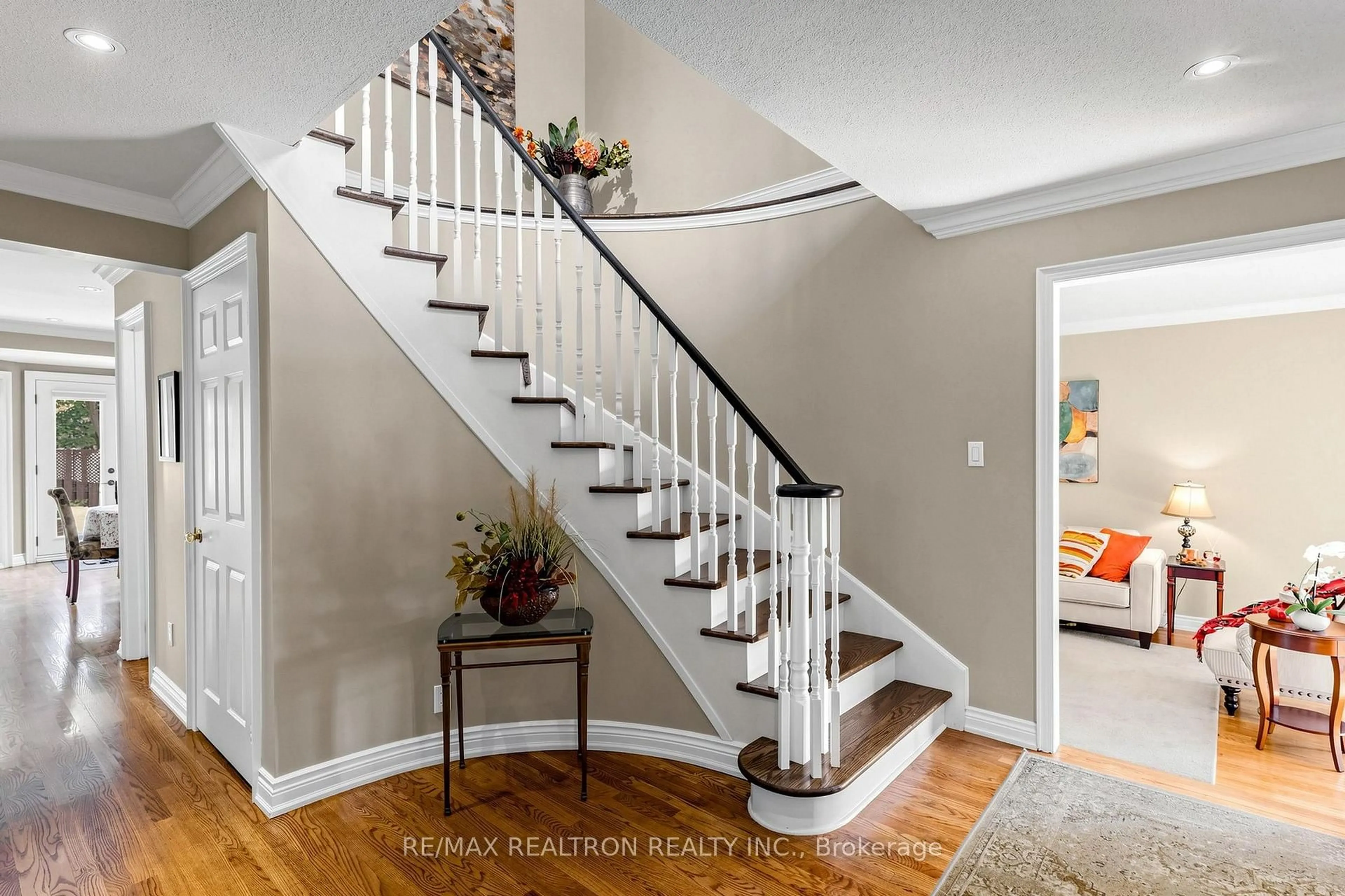 Indoor entryway for 84 Ferndell Circ, Markham Ontario L3R 3Y8