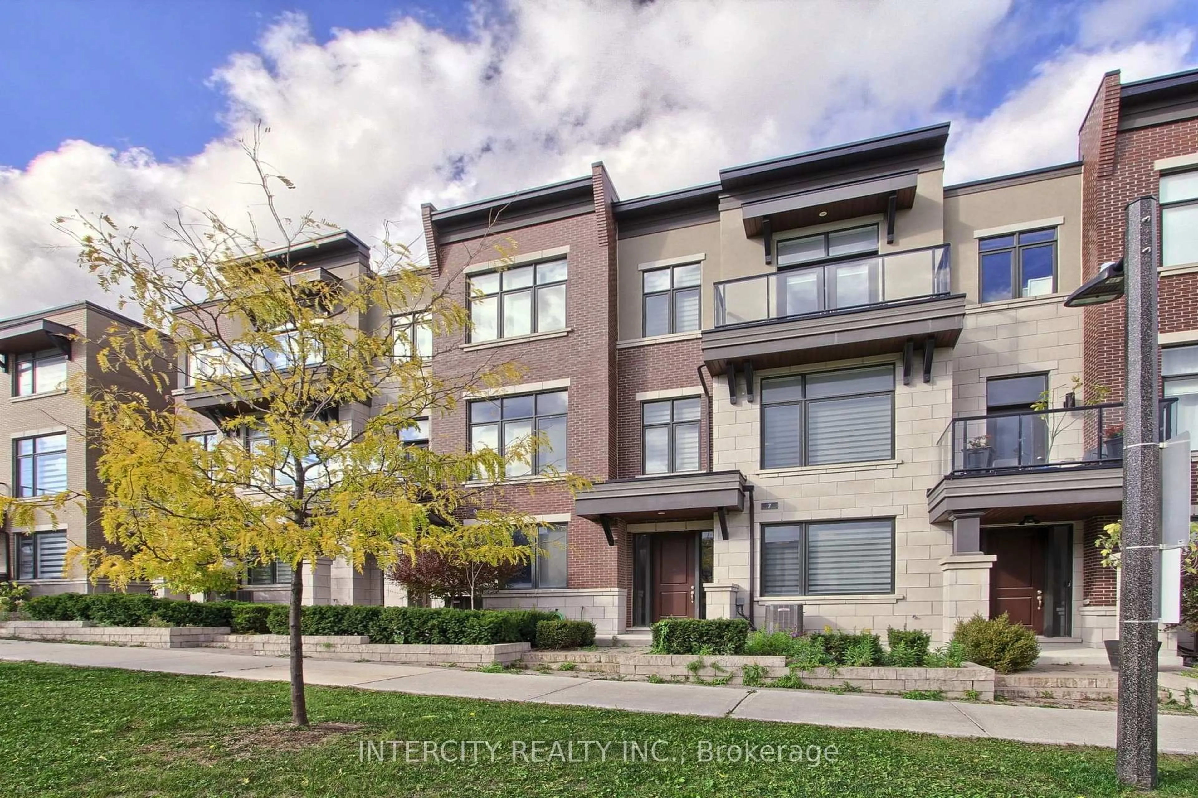 Home with brick exterior material, street for 7 Adaskin Dr, Vaughan Ontario L6A 4Z8