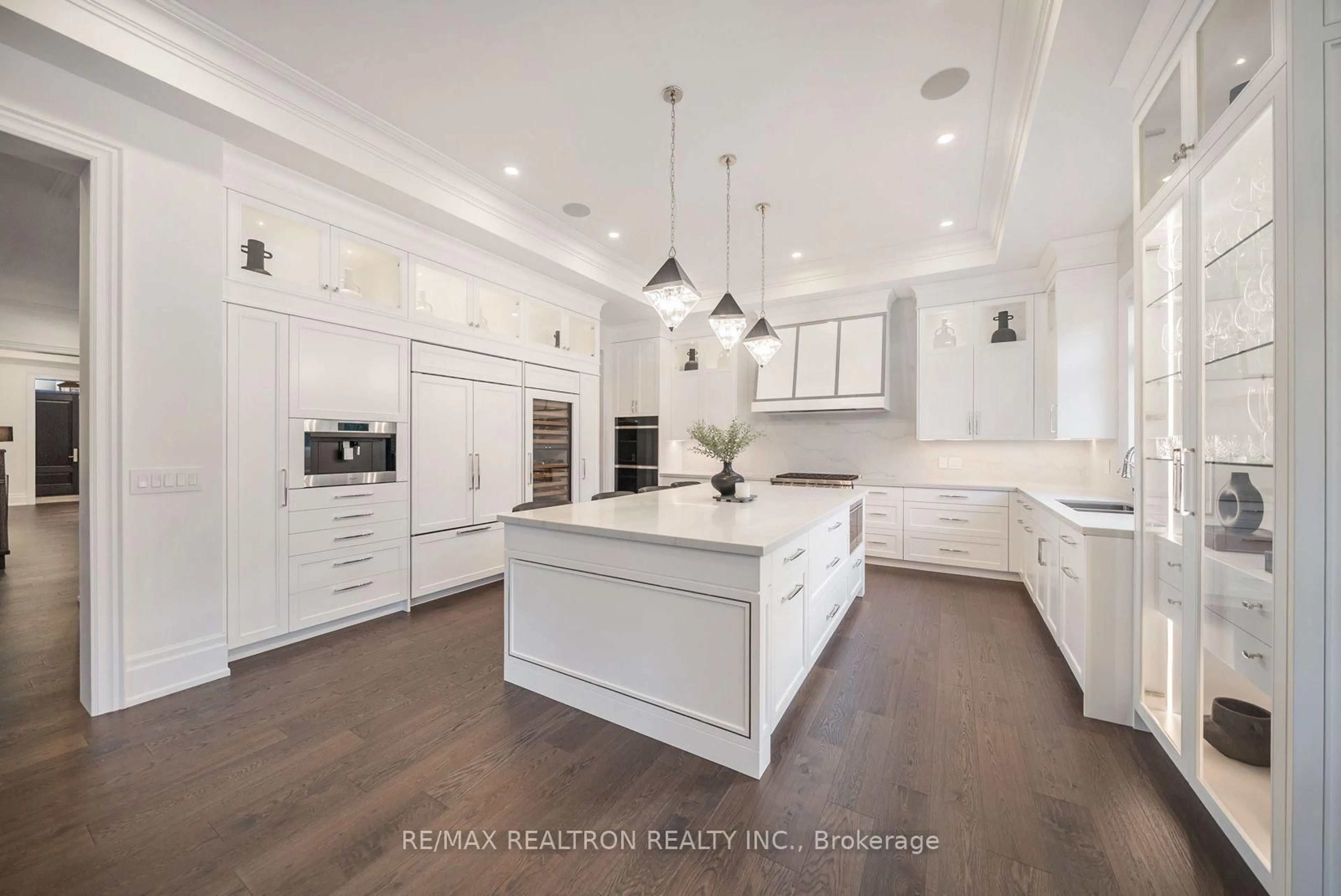 Open concept kitchen, ceramic/tile floor for 50 Calla Tr, Aurora Ontario L4G 3Z5