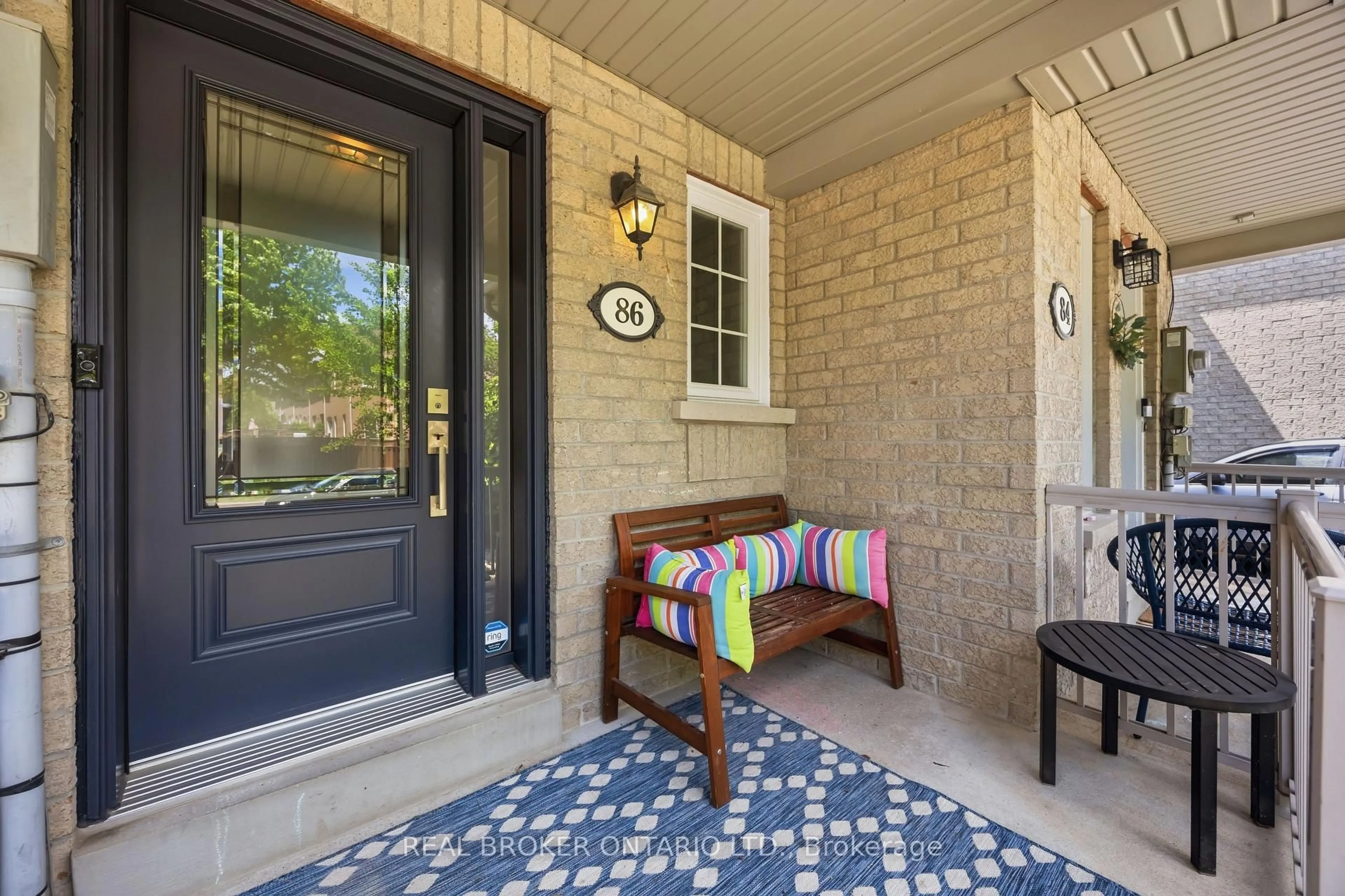 Indoor entryway for 86 Coleridge Dr, Newmarket Ontario L3X 2T5