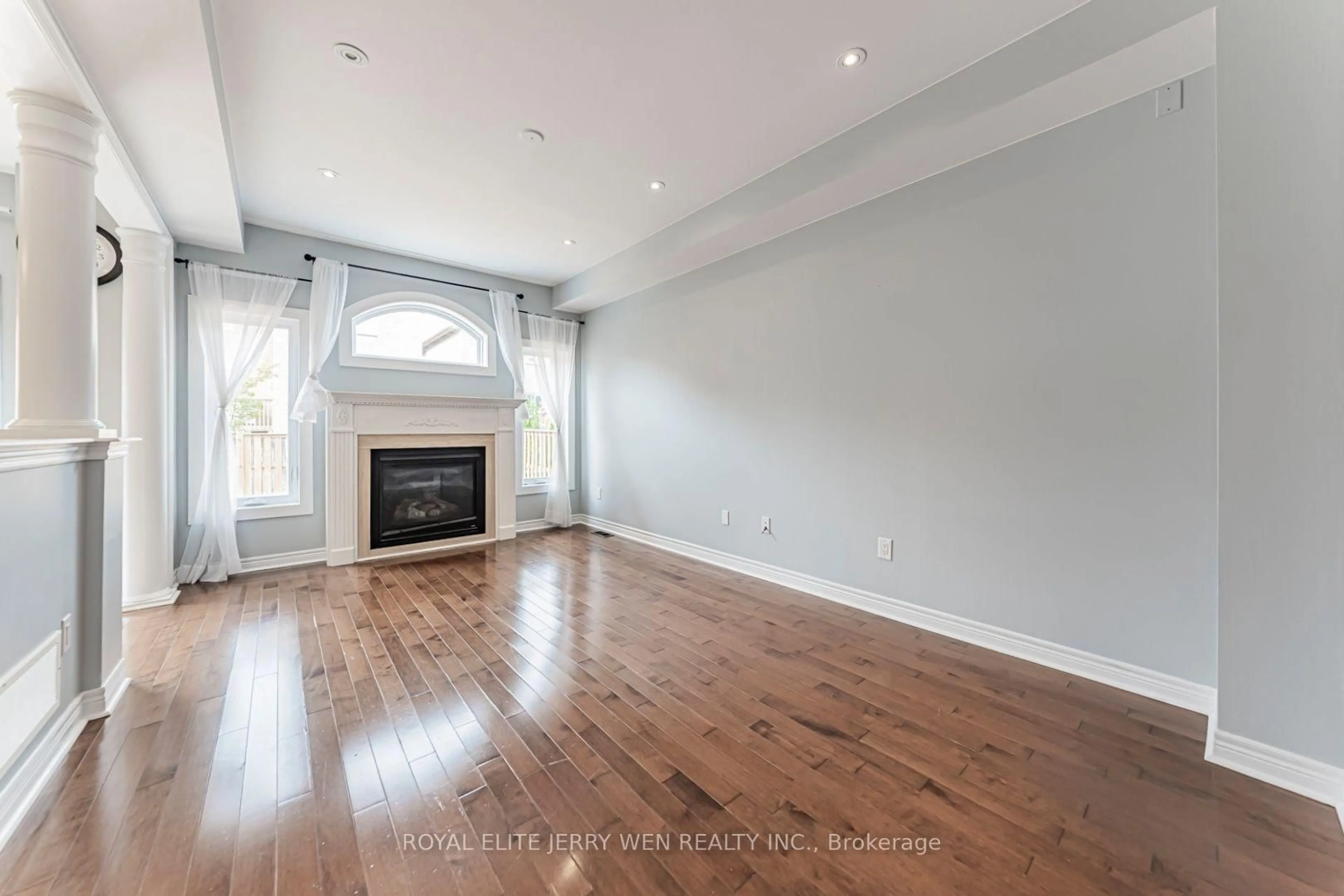 A pic of a room for 176 District Ave, Vaughan Ontario L6A 0Y3