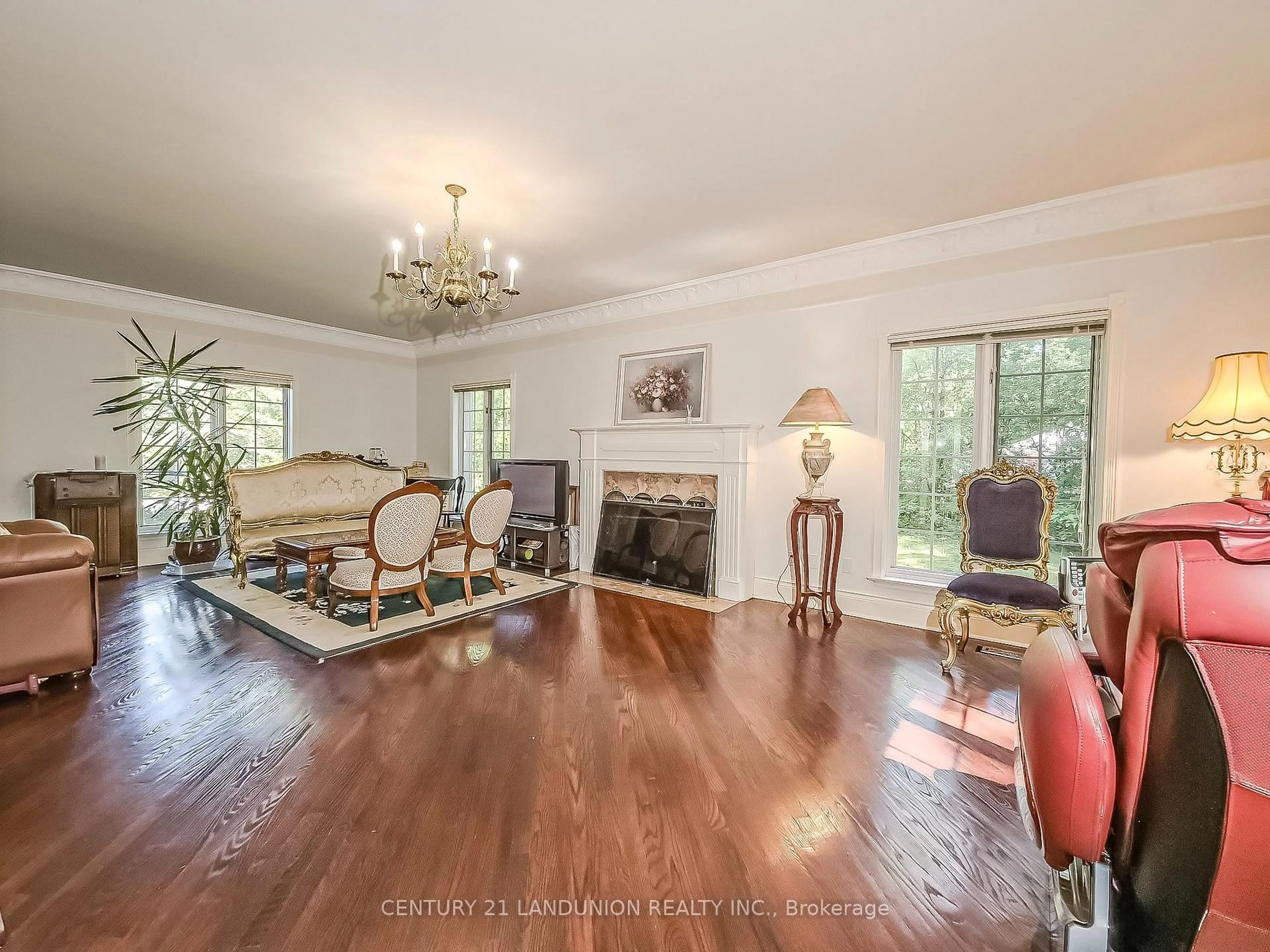 Living room with furniture, unknown for 2 Heron Tr, Whitchurch-Stouffville Ontario L3Y 4W1