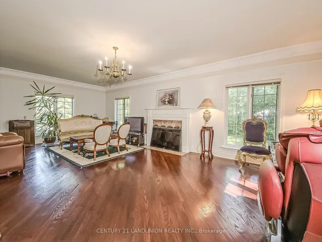 2 Heron Tr, Whitchurch-Stouffville 4