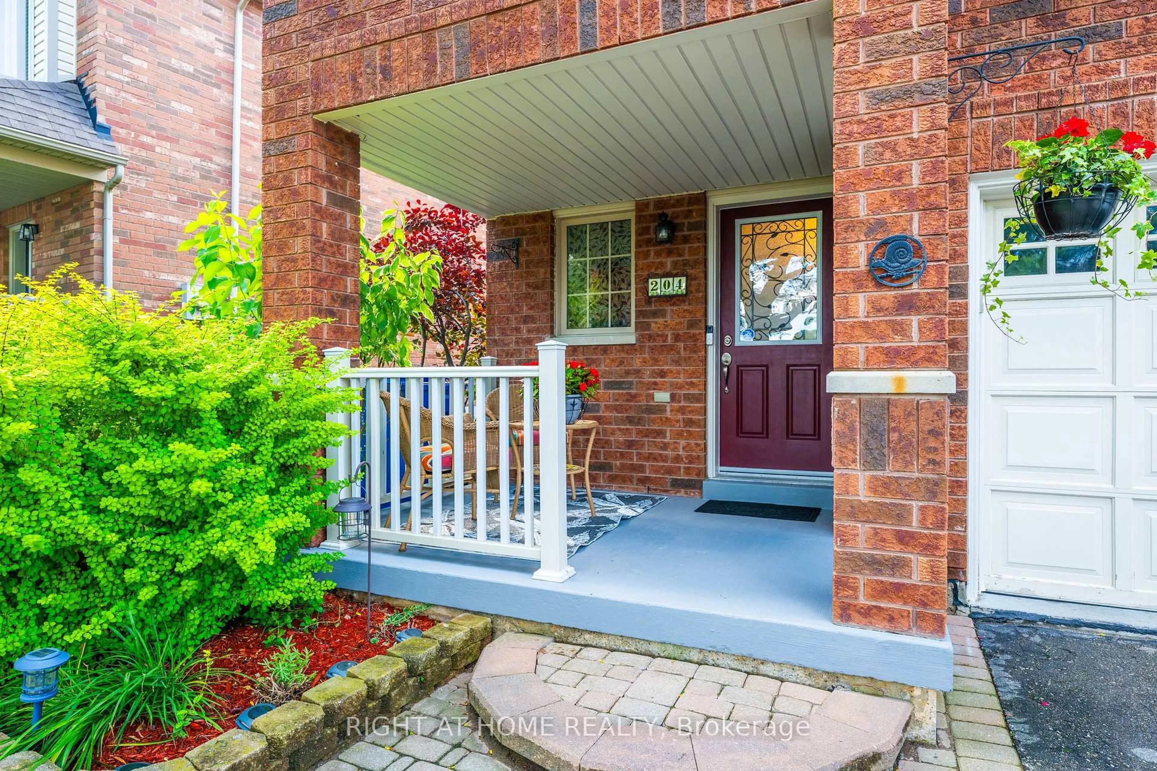 Indoor entryway for 204 Burgess Cres, Newmarket Ontario L3X 2T9