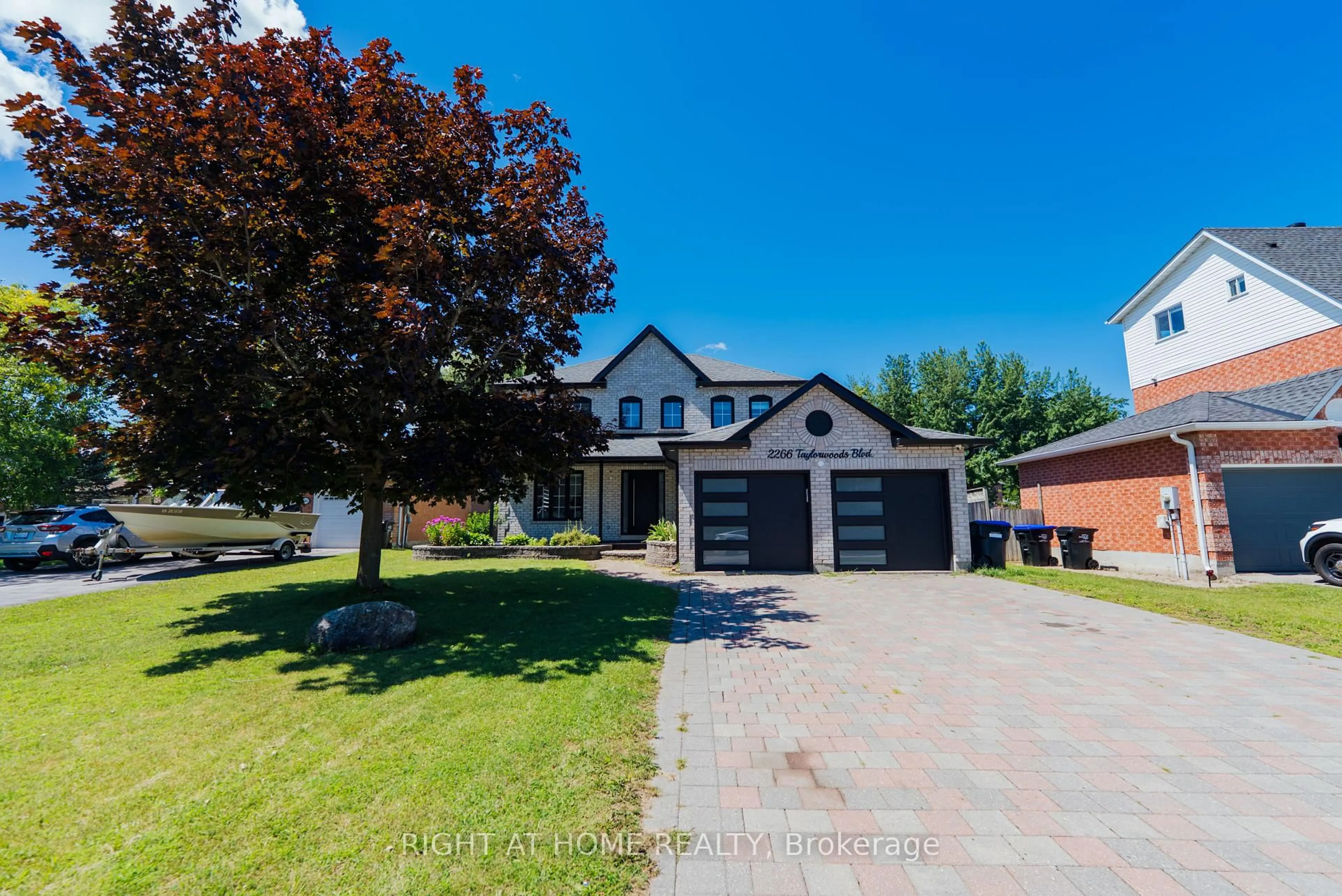 A pic from outside/outdoor area/front of a property/back of a property/a pic from drone, street for 2266 Taylorwoods Blvd, Innisfil Ontario L9S 2E6