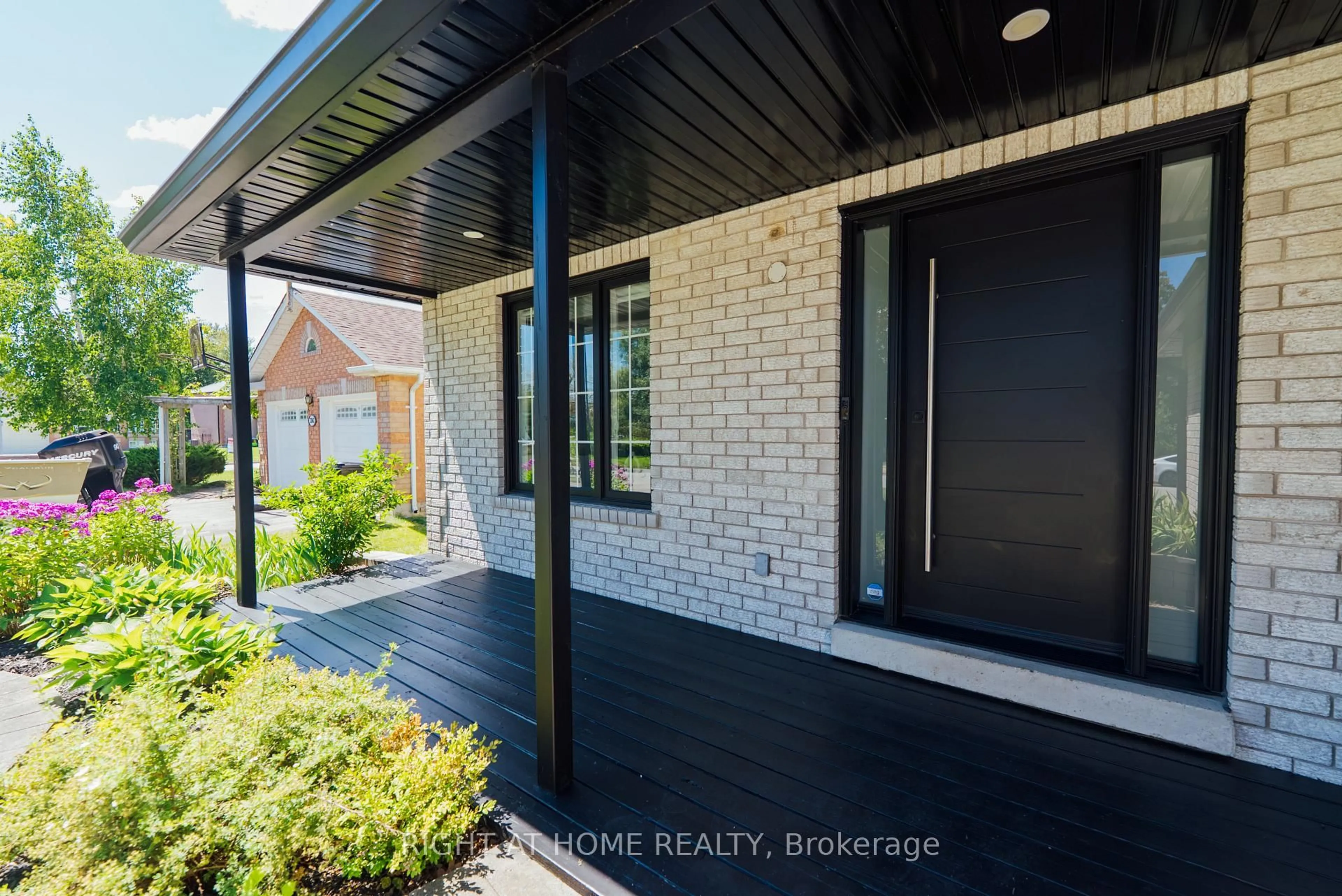 Indoor entryway for 2266 Taylorwoods Blvd, Innisfil Ontario L9S 2E6