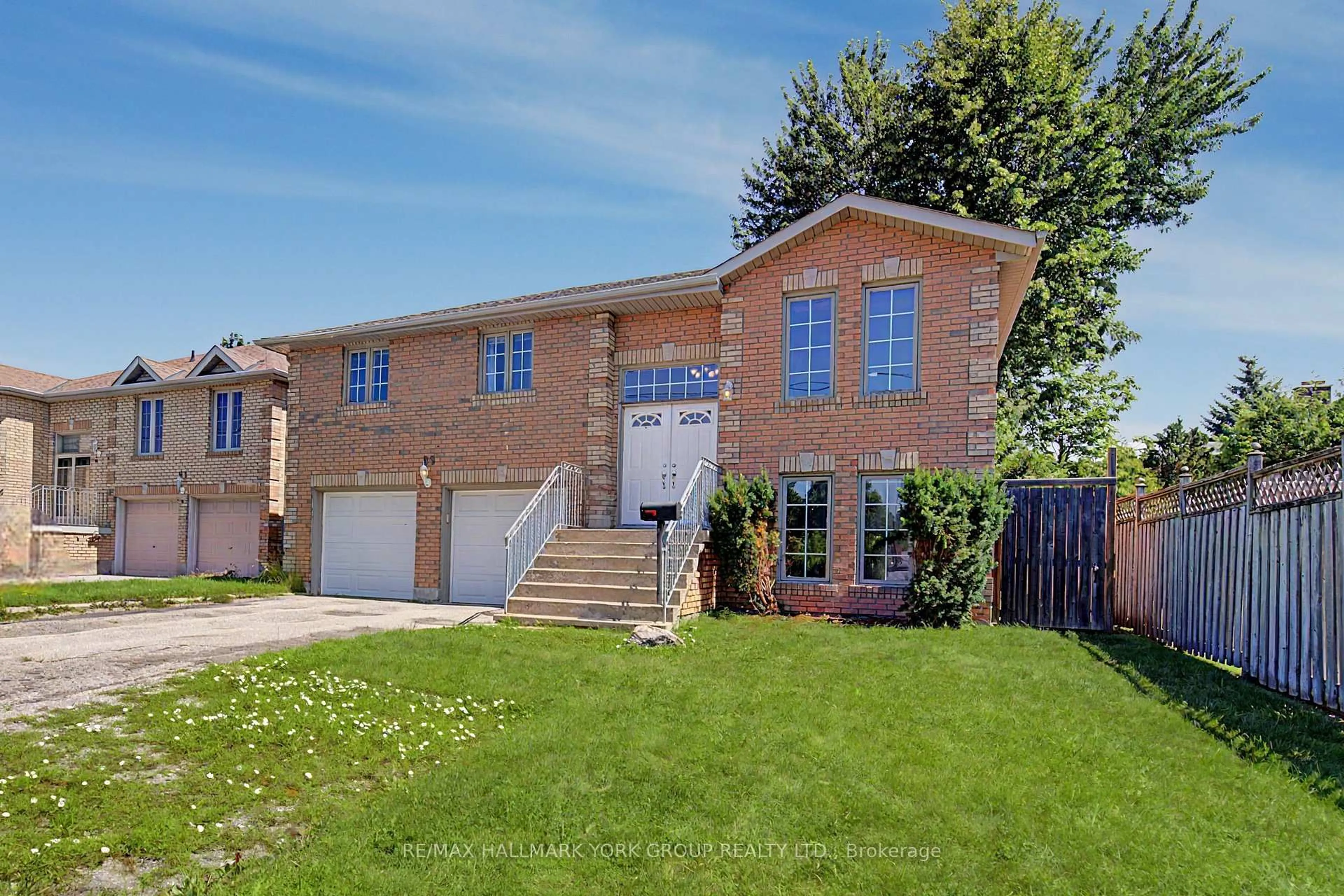 Home with brick exterior material, street for 89 Metro Rd, Georgina Ontario L4P 3W9
