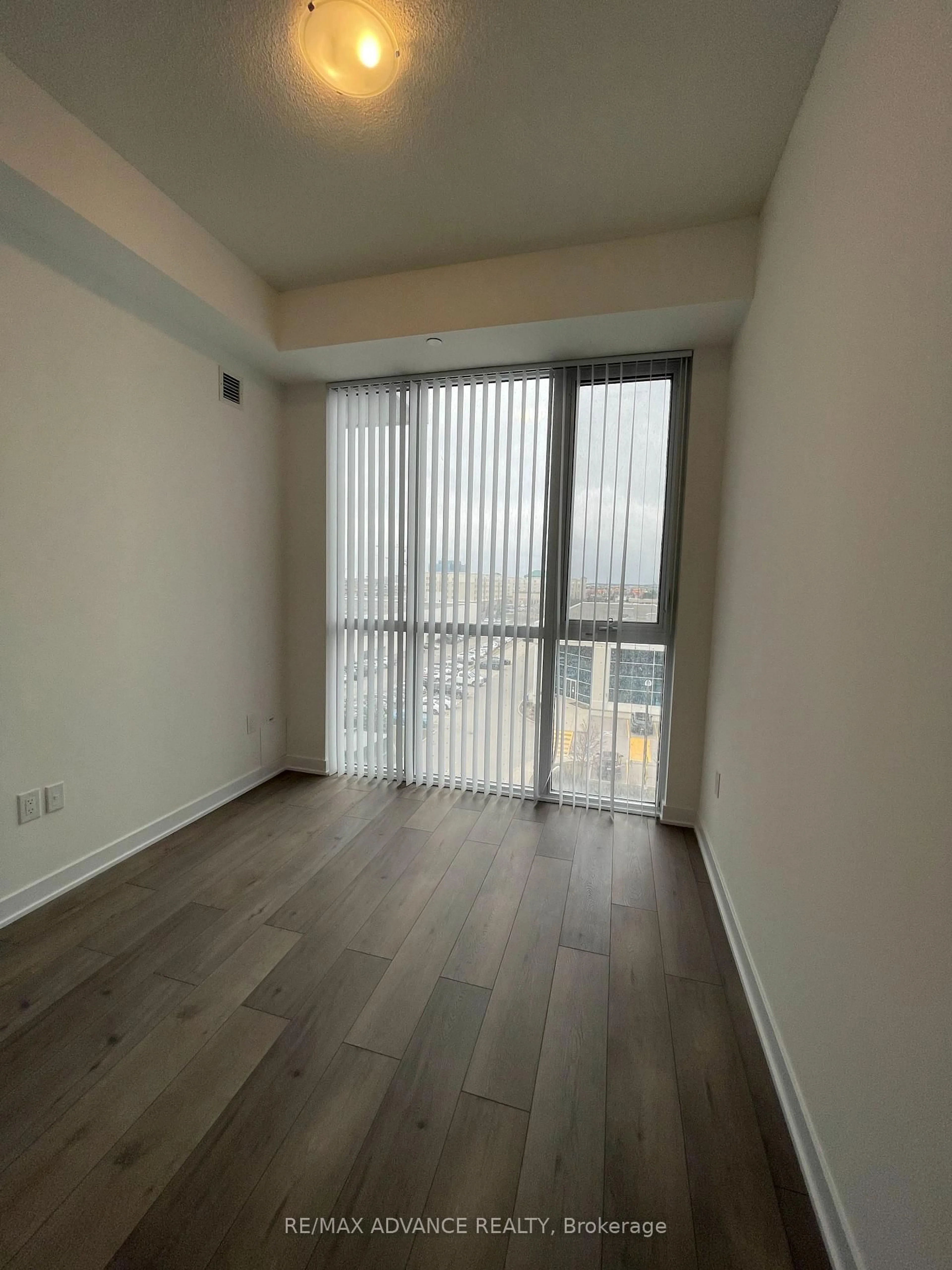 A pic of a room for 10 Honeycrisp Cres #521, Vaughan Ontario L4K 0M7