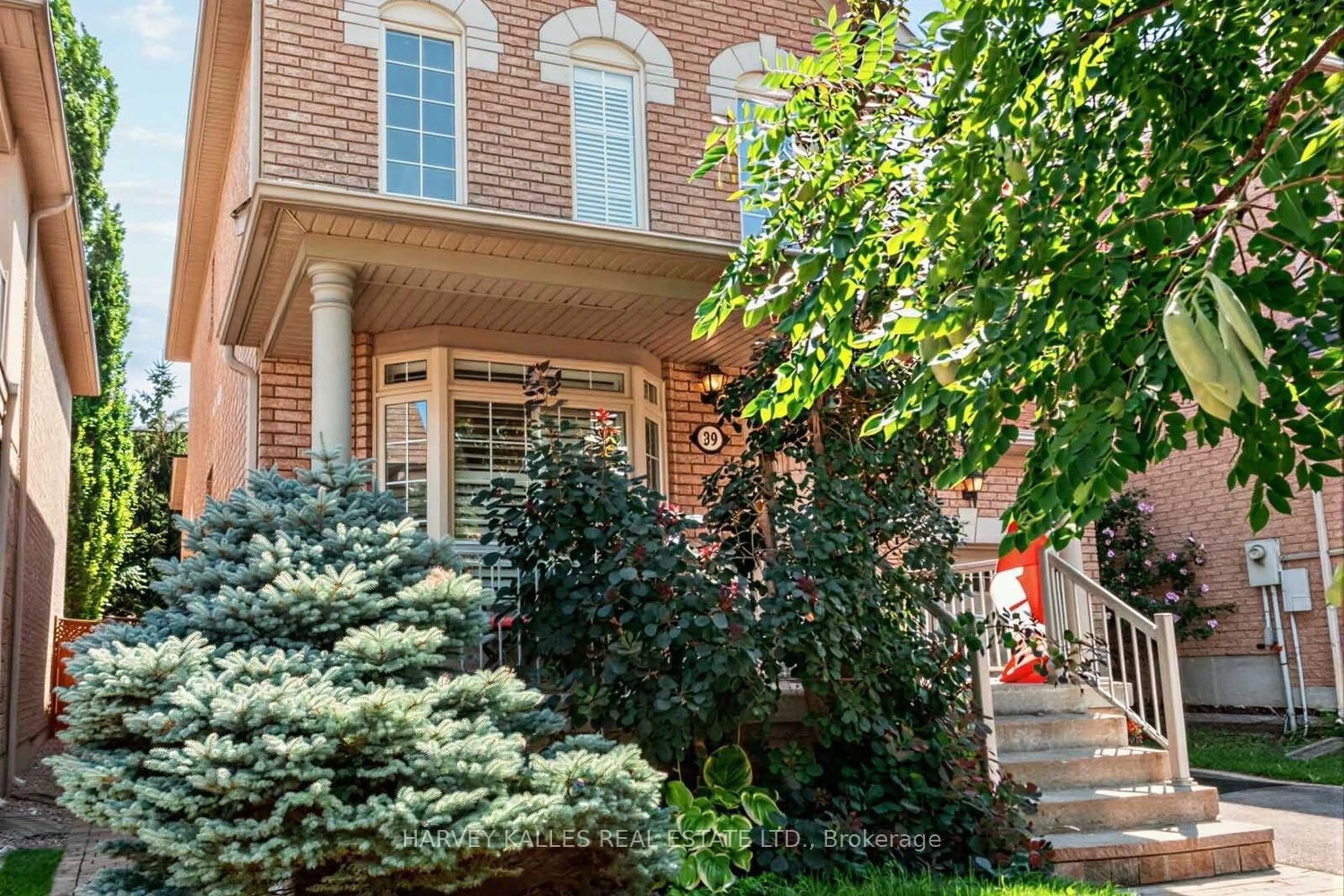 Home with brick exterior material, street for 39 Chardonnay Dr, Vaughan Ontario L4J 8R8