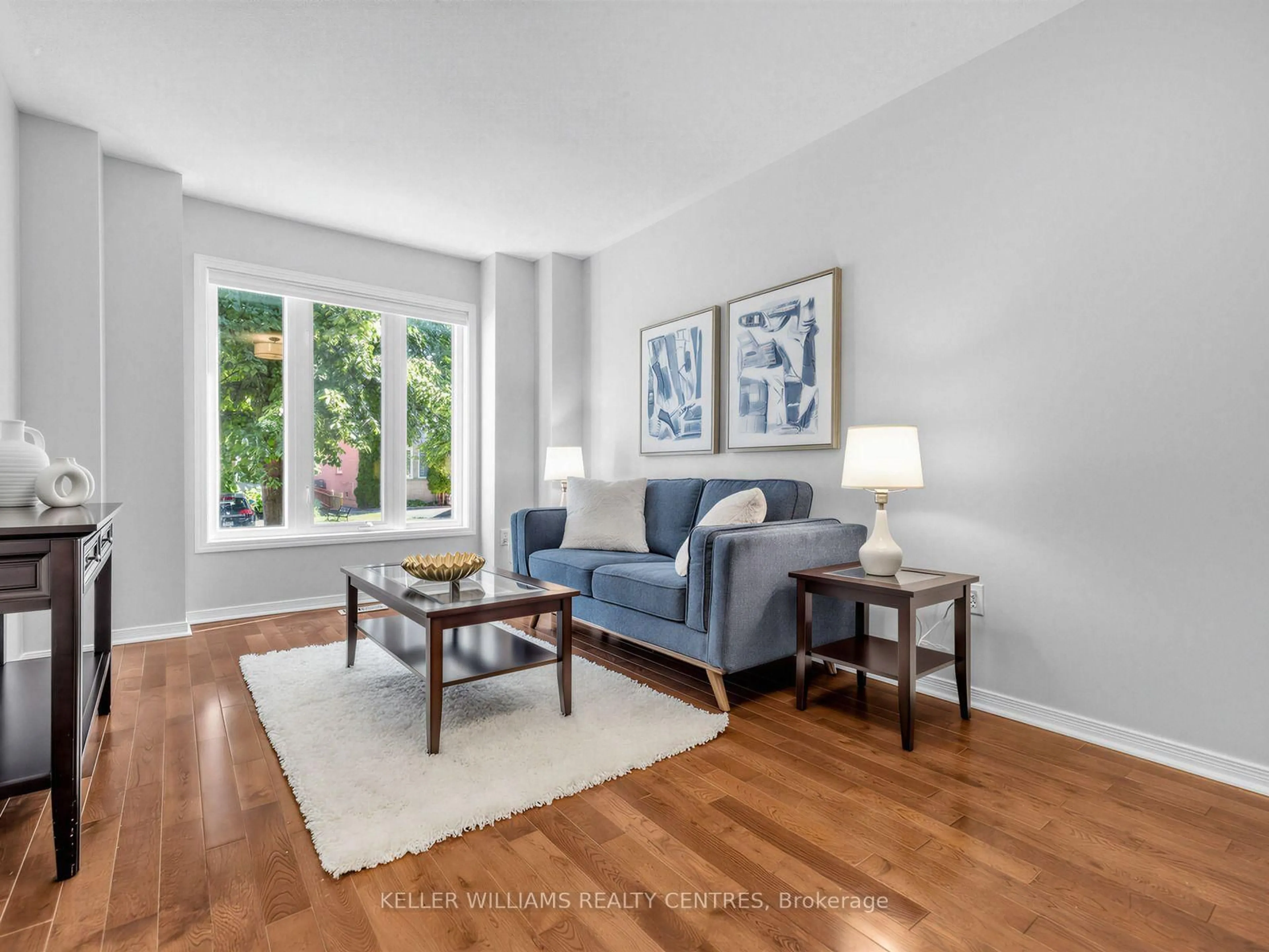 Living room with furniture, unknown for 174 Flagstone Way, Newmarket Ontario L3X 2Z7