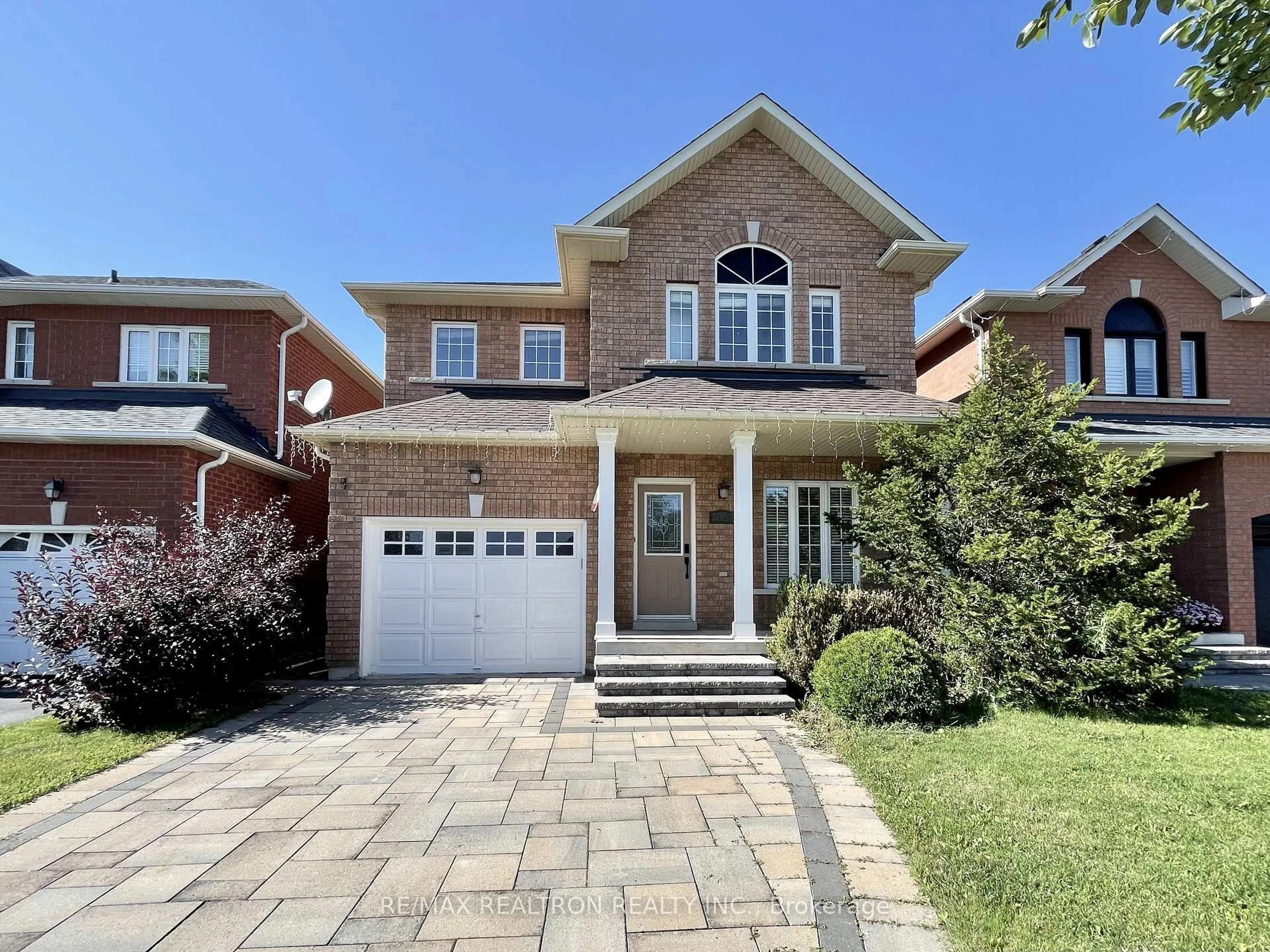Home with brick exterior material, street for 123 Woodbury Cres, Newmarket Ontario L3X 2T3