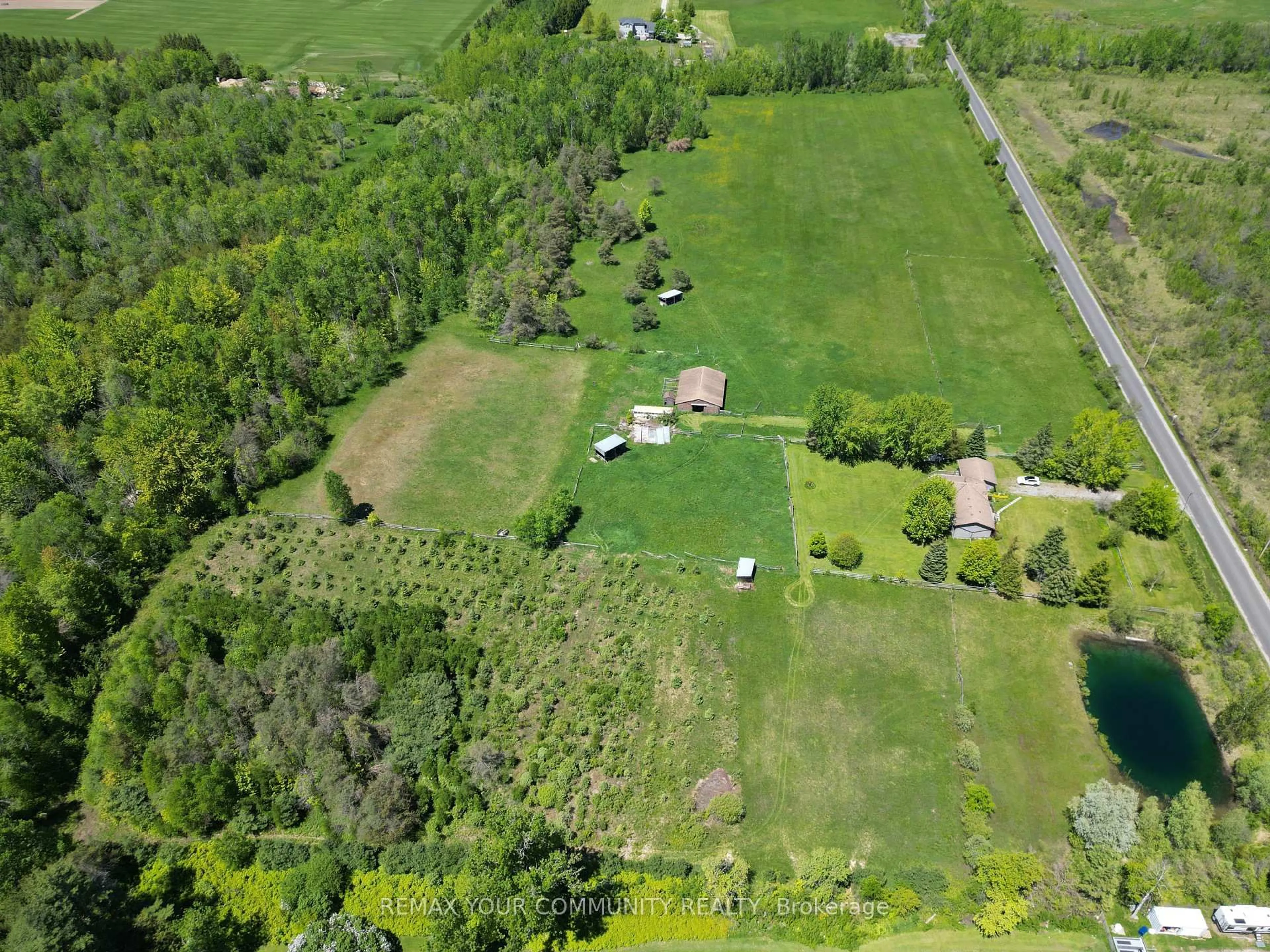 A pic from outside/outdoor area/front of a property/back of a property/a pic from drone, unknown for 24730 Valley View Dr, Georgina Ontario L0E 1R0
